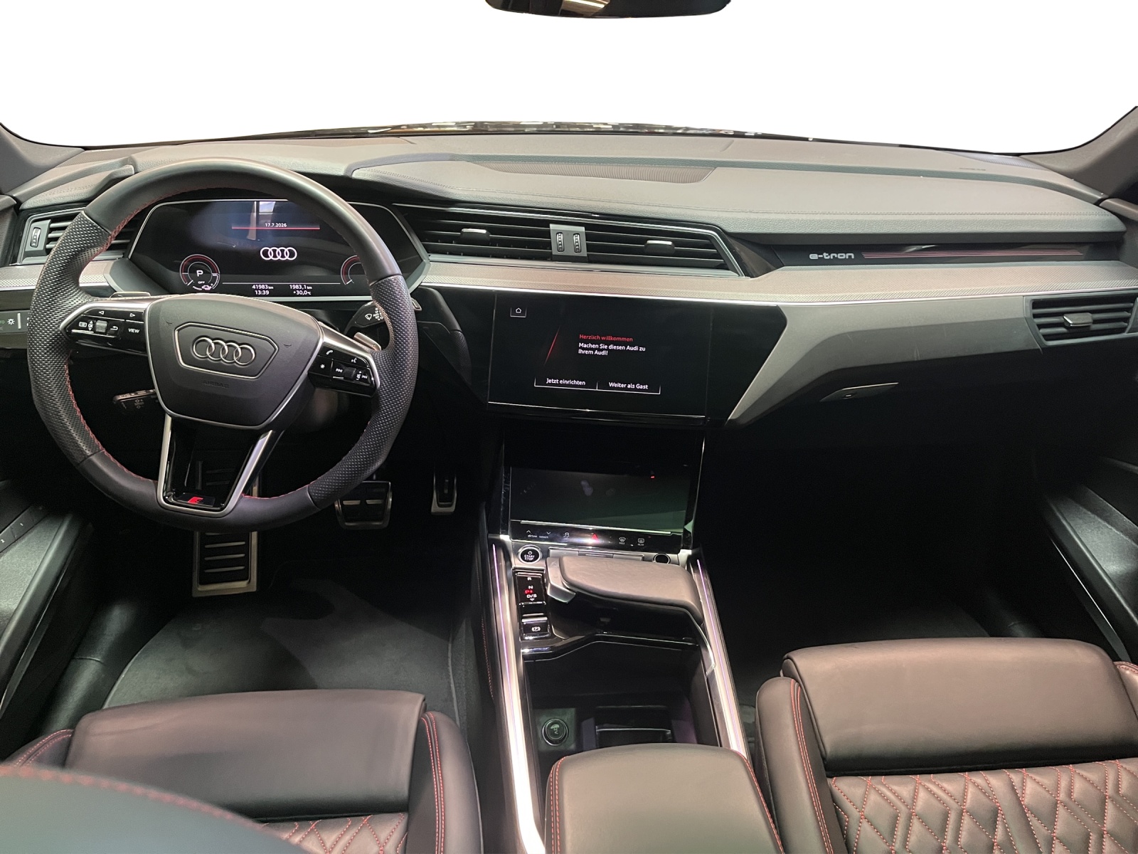 AUDI Q8 55 e-tron Black Edition quattro-image-10
