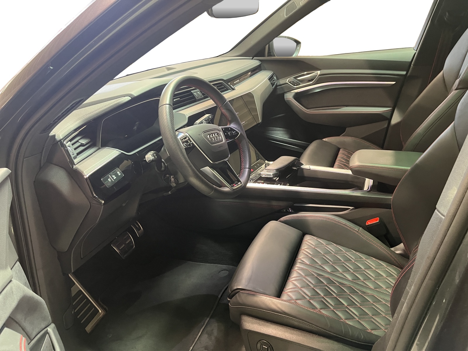 AUDI Q8 55 e-tron Black Edition quattro-image-9