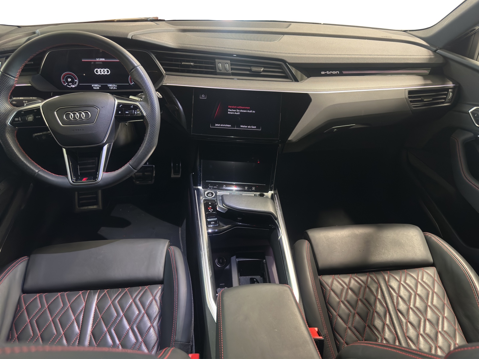 AUDI Q8 50 e-tron Black Edition quattro-image-10