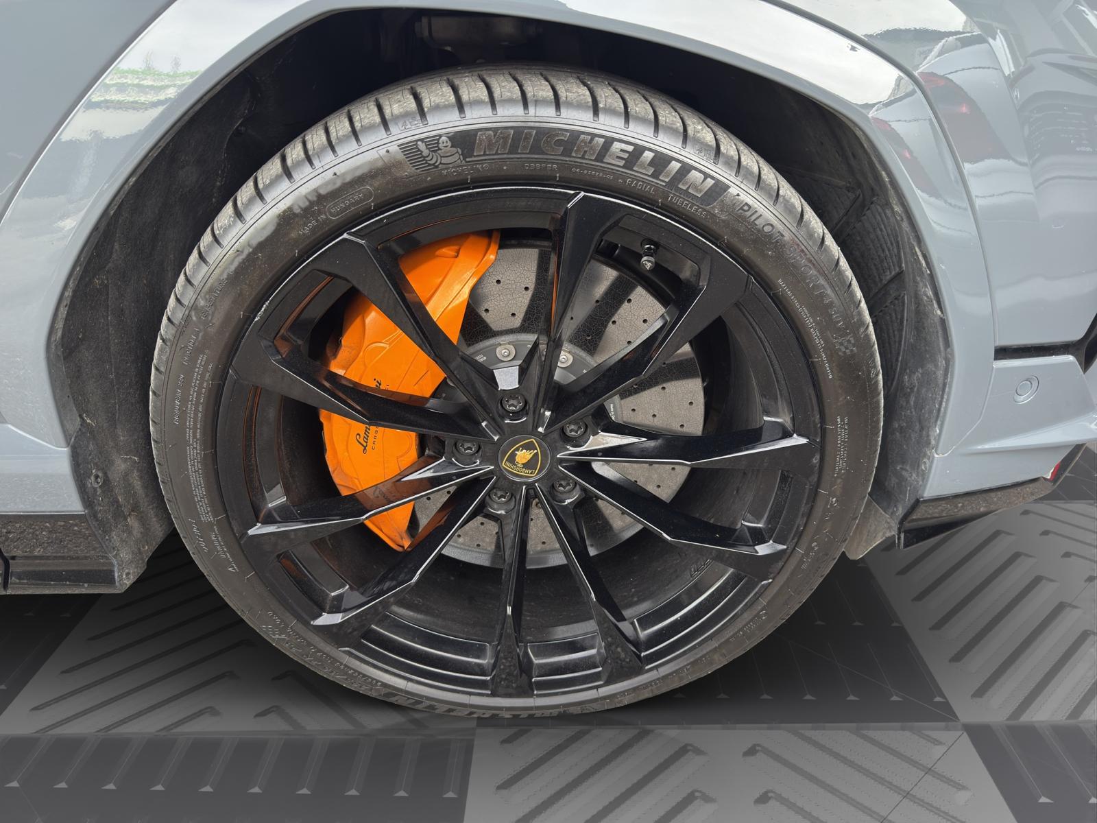 LAMBORGHINI Urus S-image-22