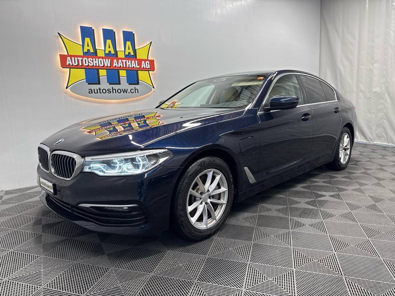 BMW 530e xDrive Steptronic-image-0