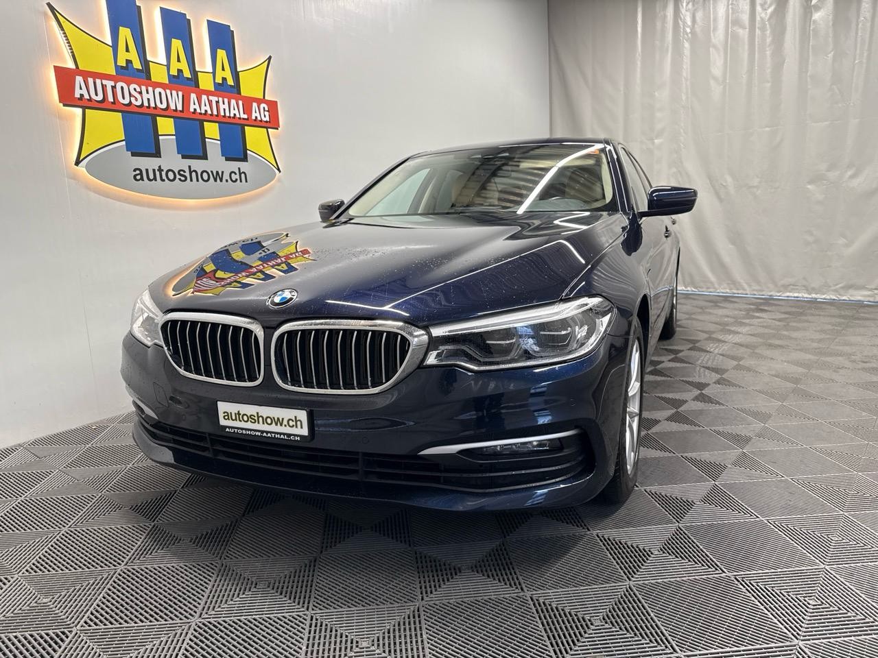 BMW 530e xDrive Steptronic-image-12