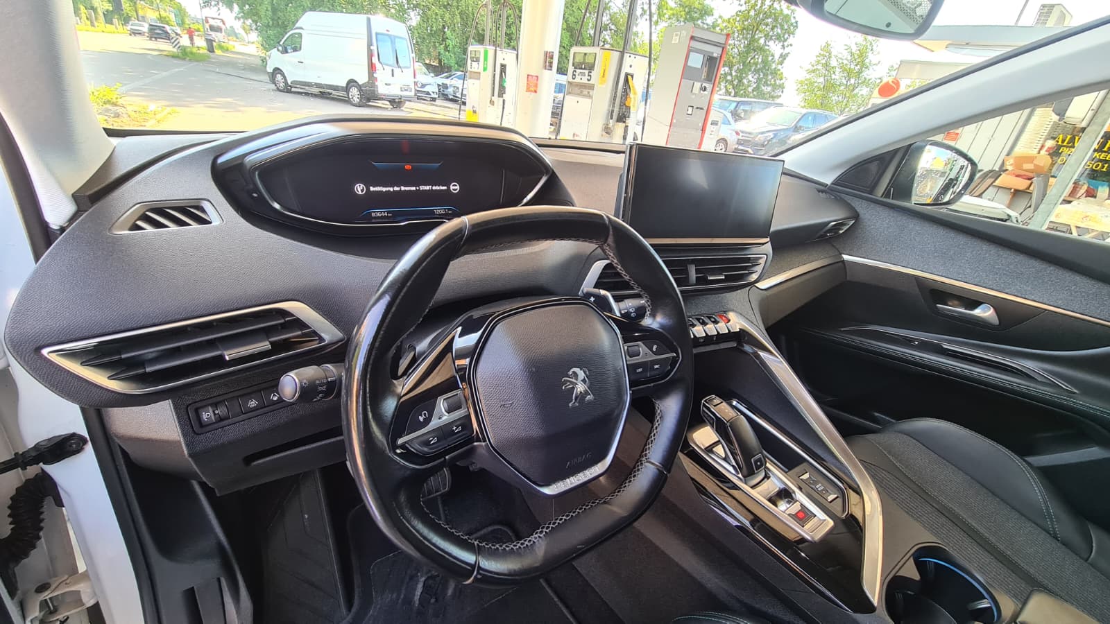 PEUGEOT PEUGEOT 5008 1.5 BlueHDi Allure Pack EAT8 ** 7-Plätzer ** Teil-Leder ** G.Navi ** RF-Kamera ** Safety Paket Plus 1 **-image-14