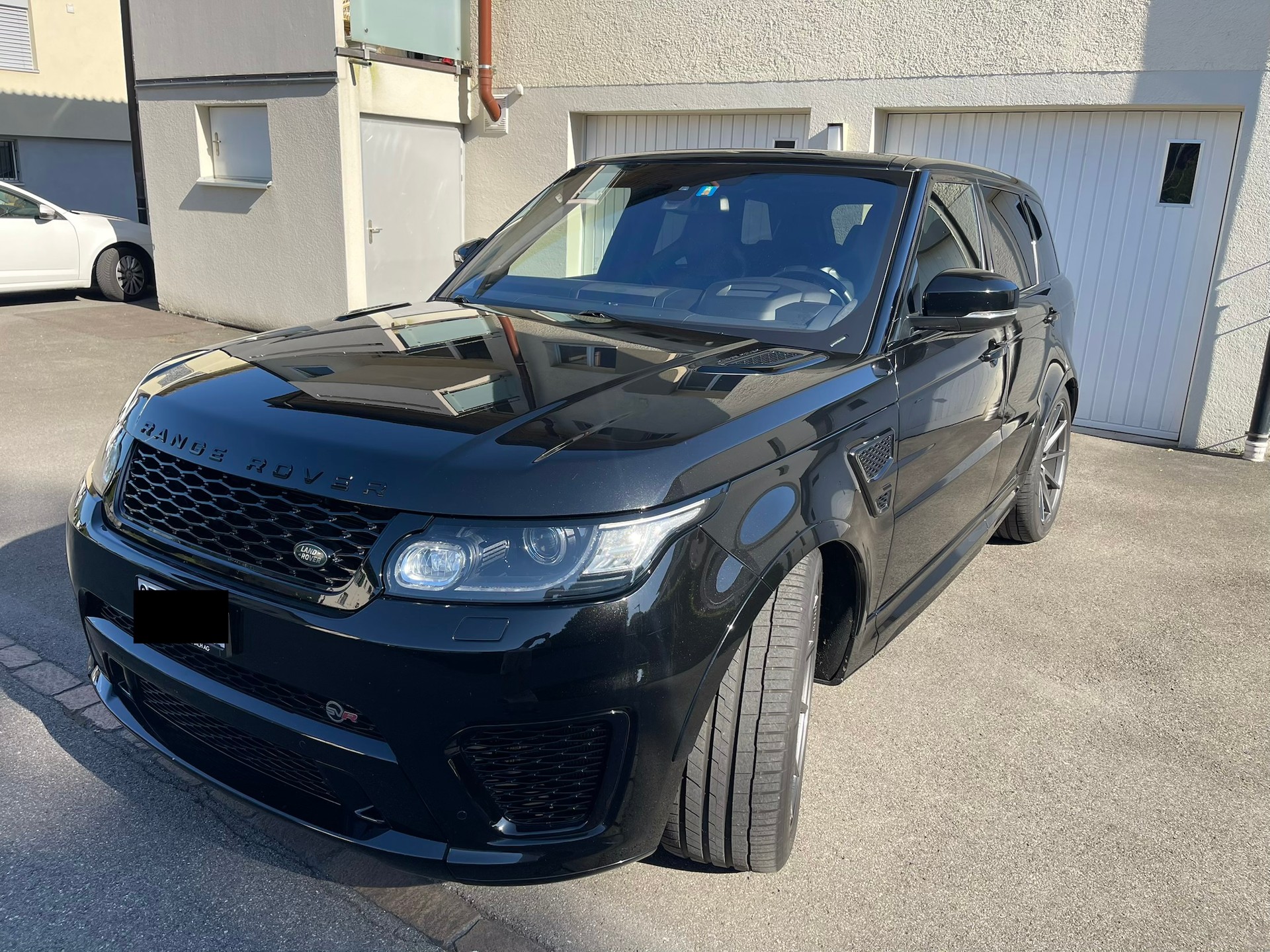 LAND ROVER 5.0 V8 SC SVR-image-2