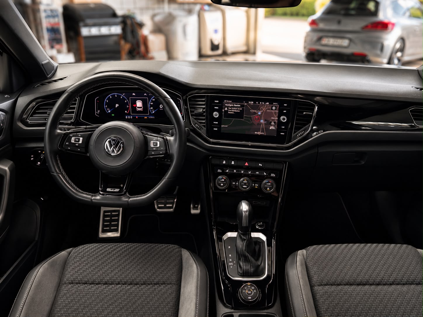 VW T-Roc R-image-3