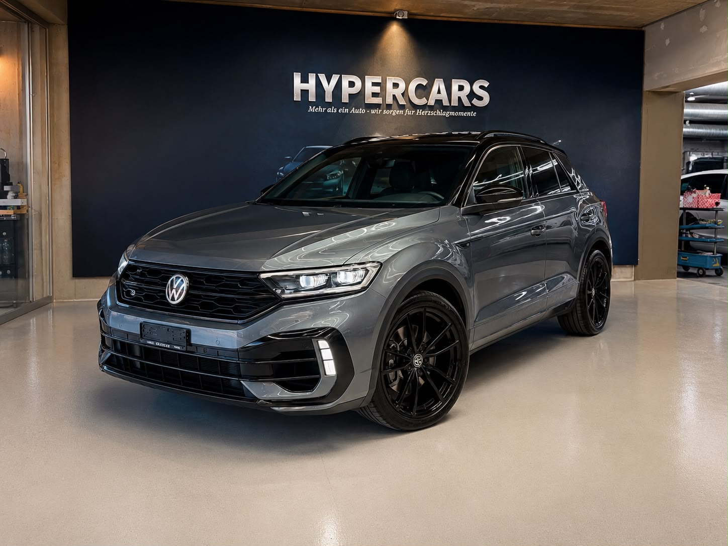 VW T-Roc R-image-0