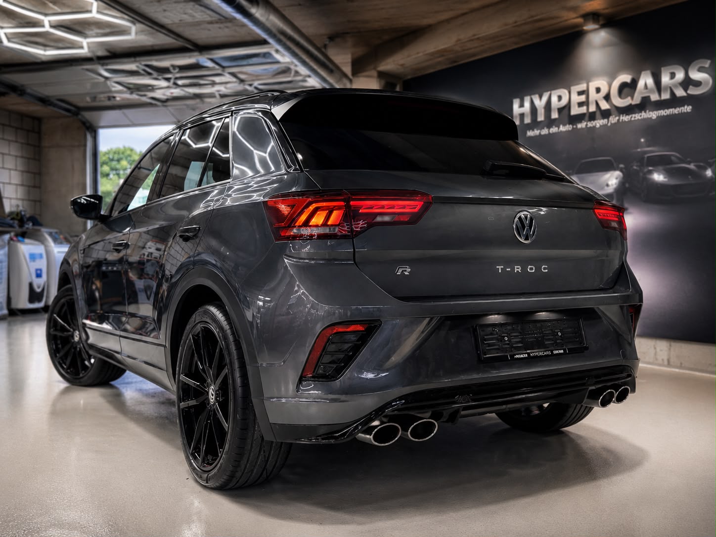 VW T-Roc R-image-2