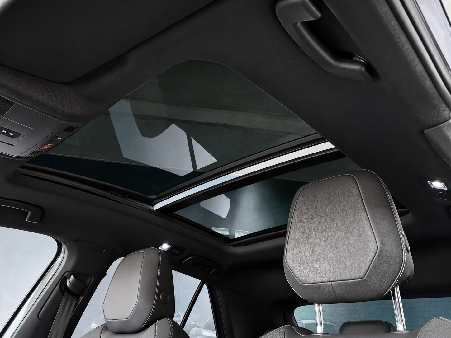 VW T-Roc R-image-4