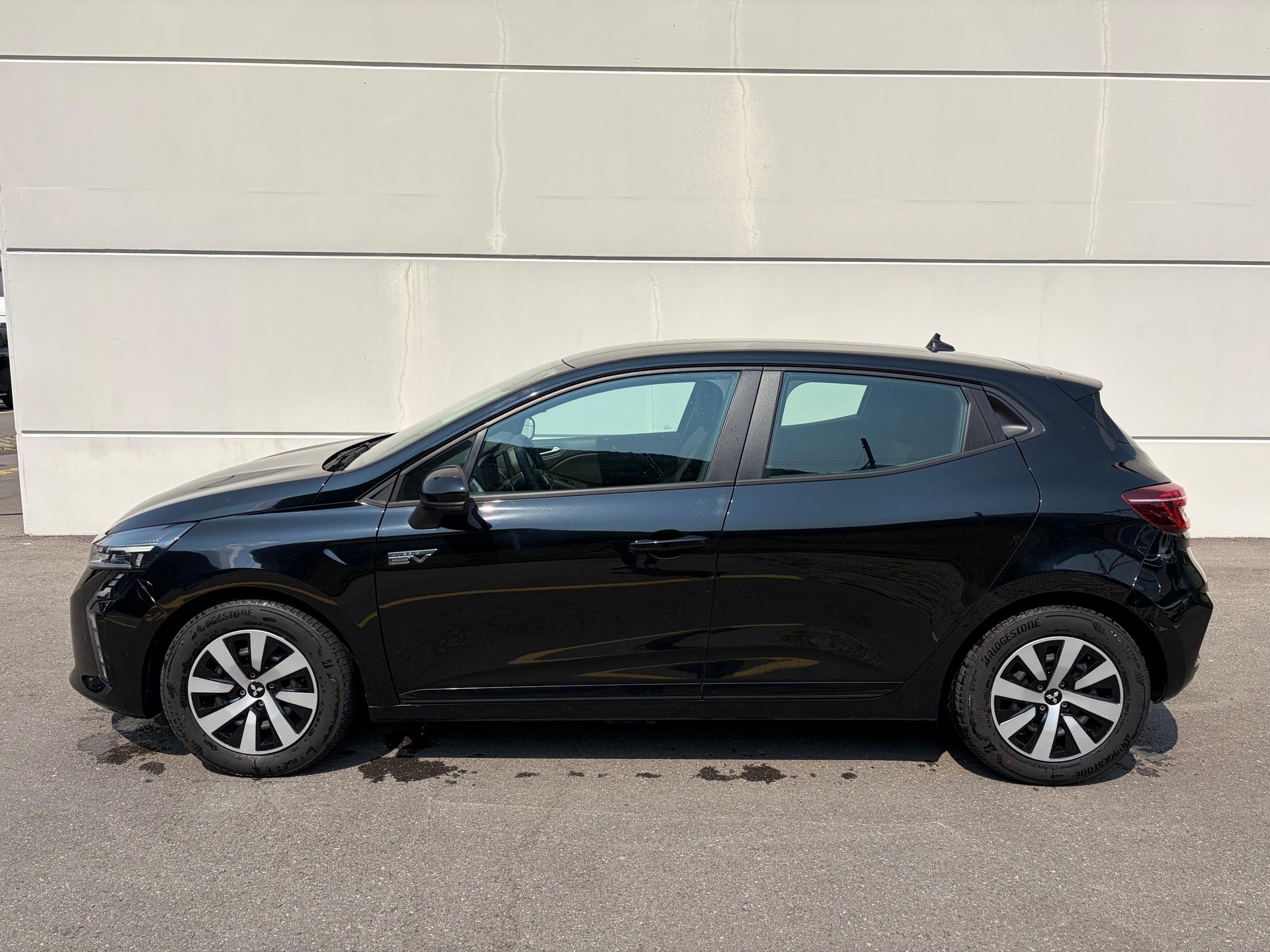 MITSUBISHI Colt 1.6 HEV Instyle-image-3