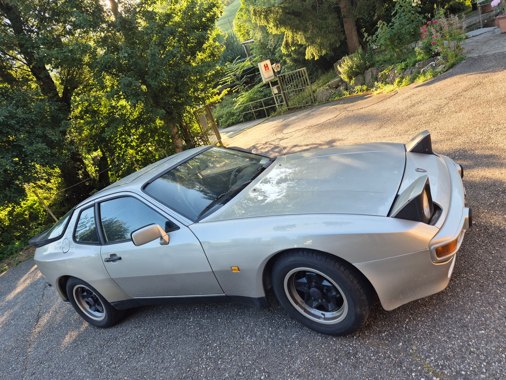 PORSCHE 944-image-1