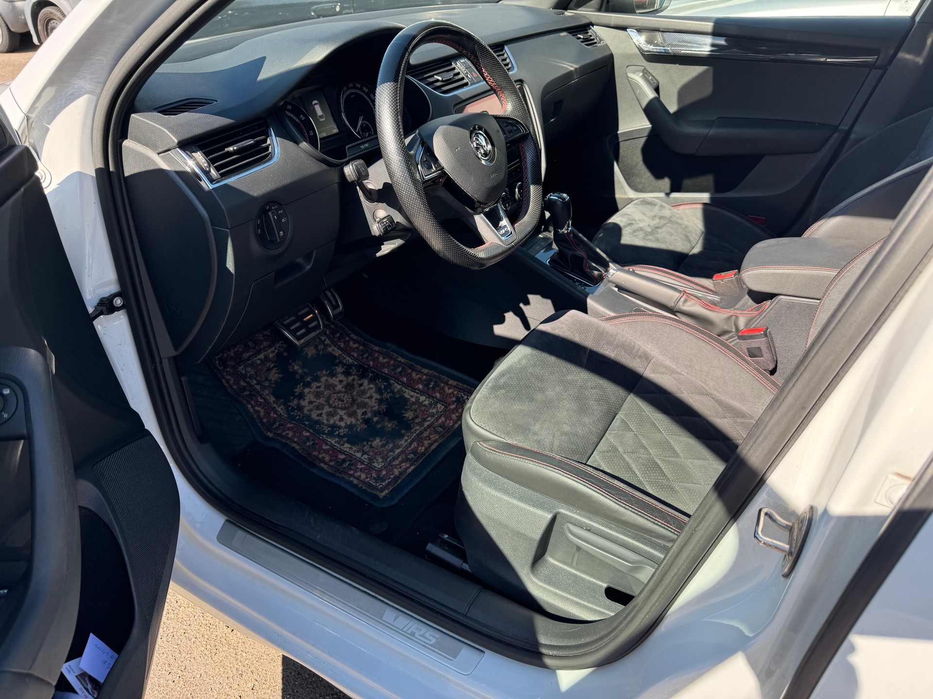 SKODA Octavia Combi 2.0 TSI RS DSG-image-7