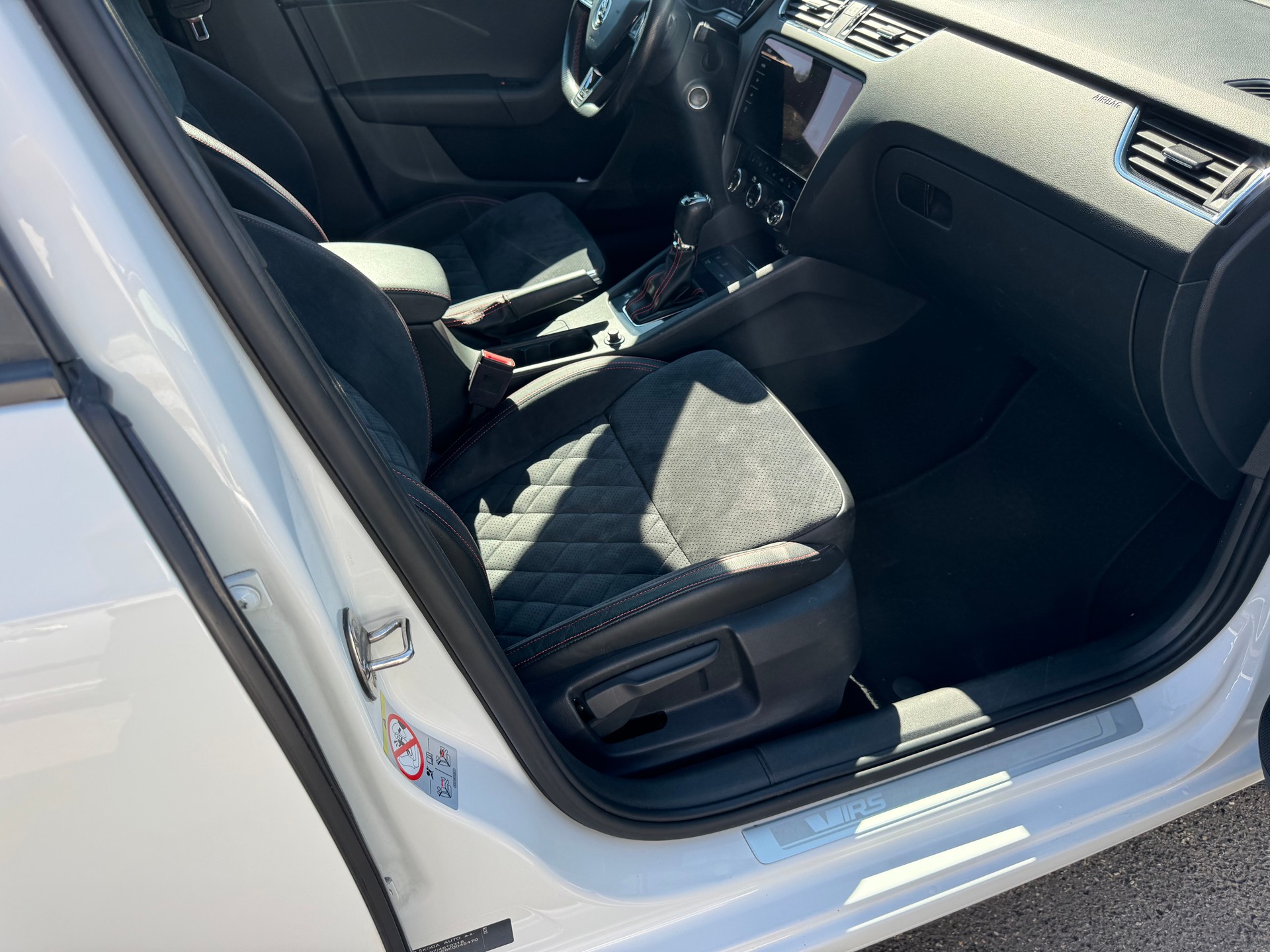 SKODA Octavia Combi 2.0 TSI RS DSG-image-8