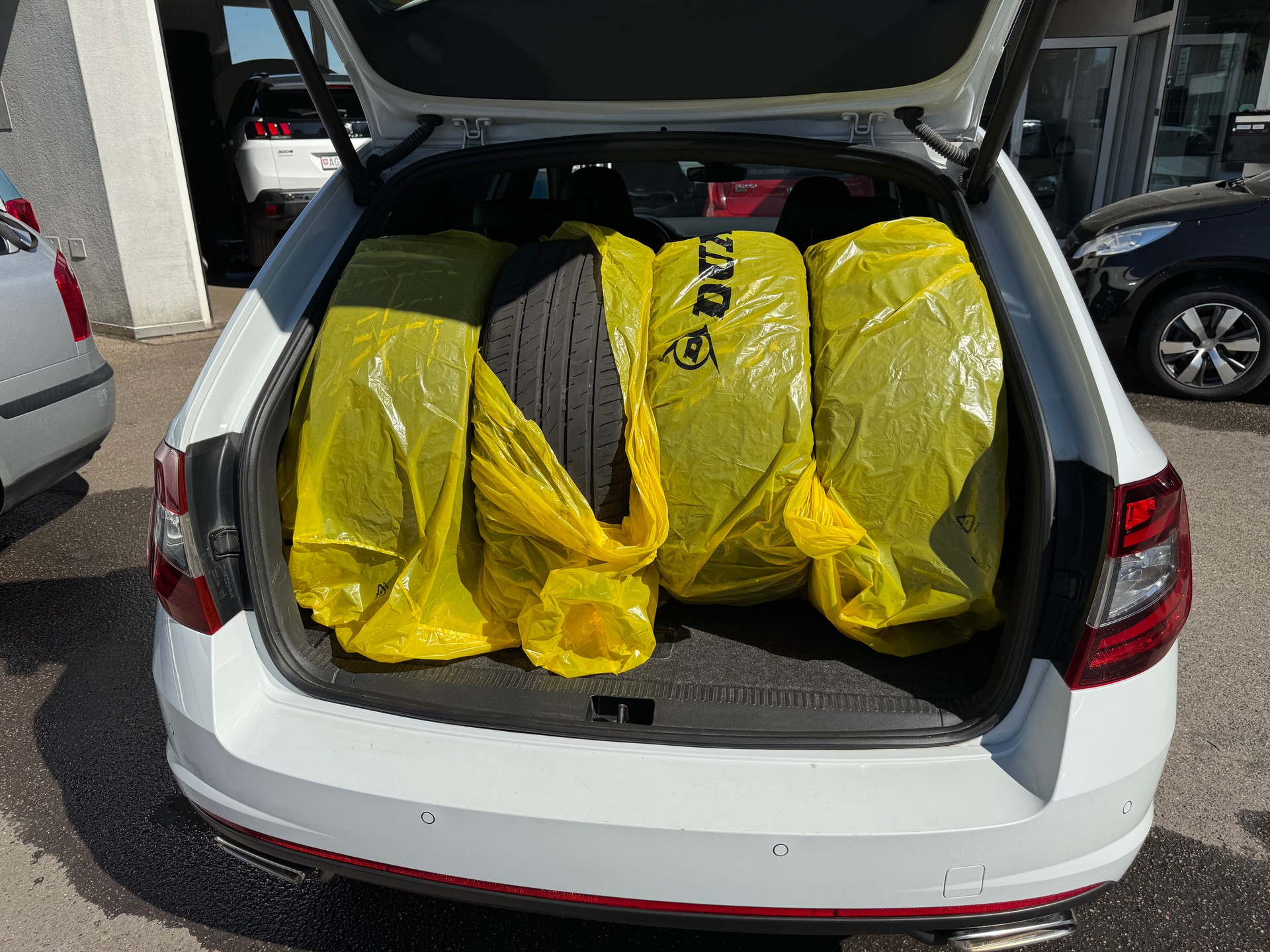 SKODA Octavia Combi 2.0 TSI RS DSG-image-14