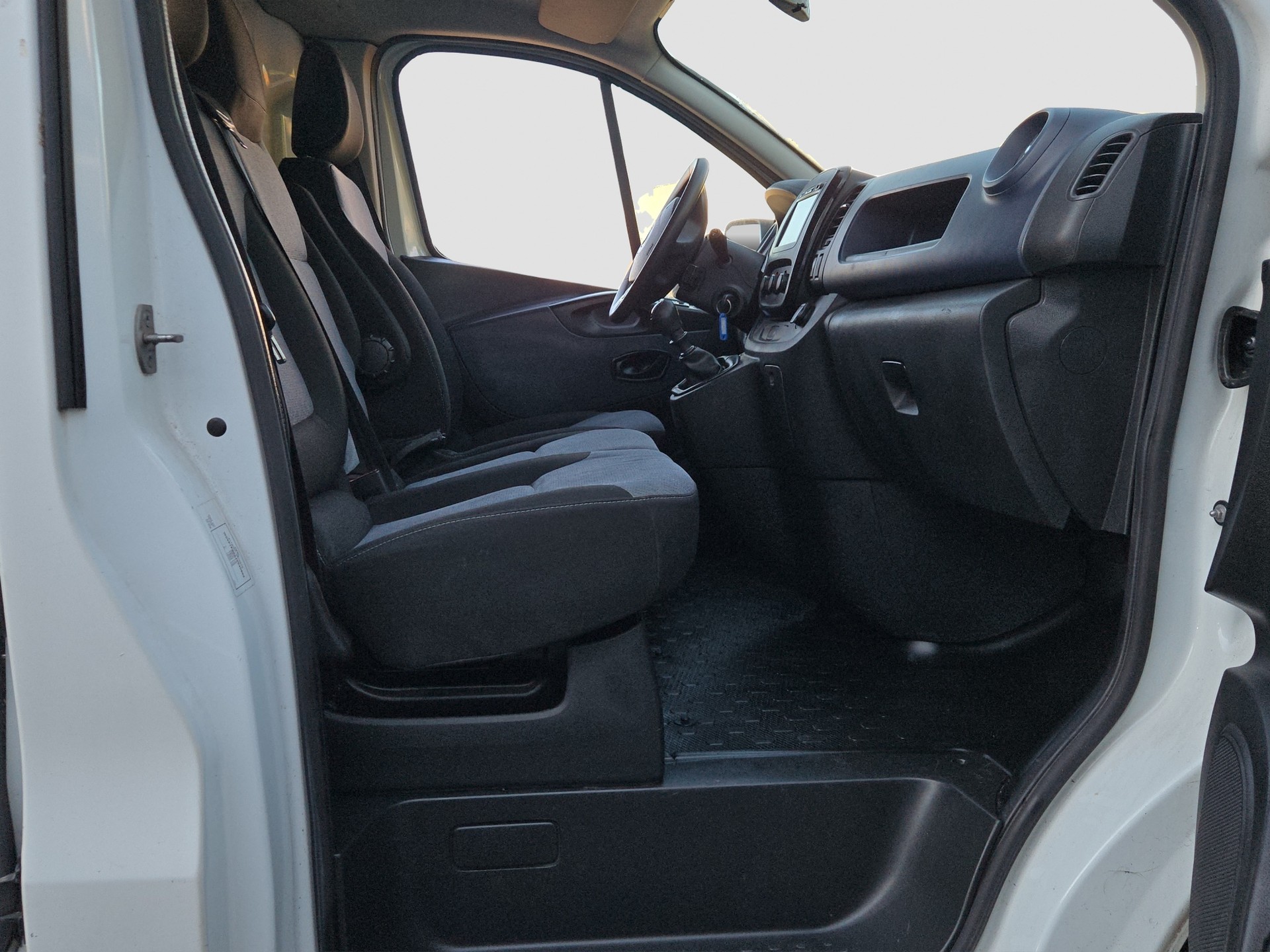 OPEL Vivaro 1.6 CDTI 2.7t L1H1-image-2