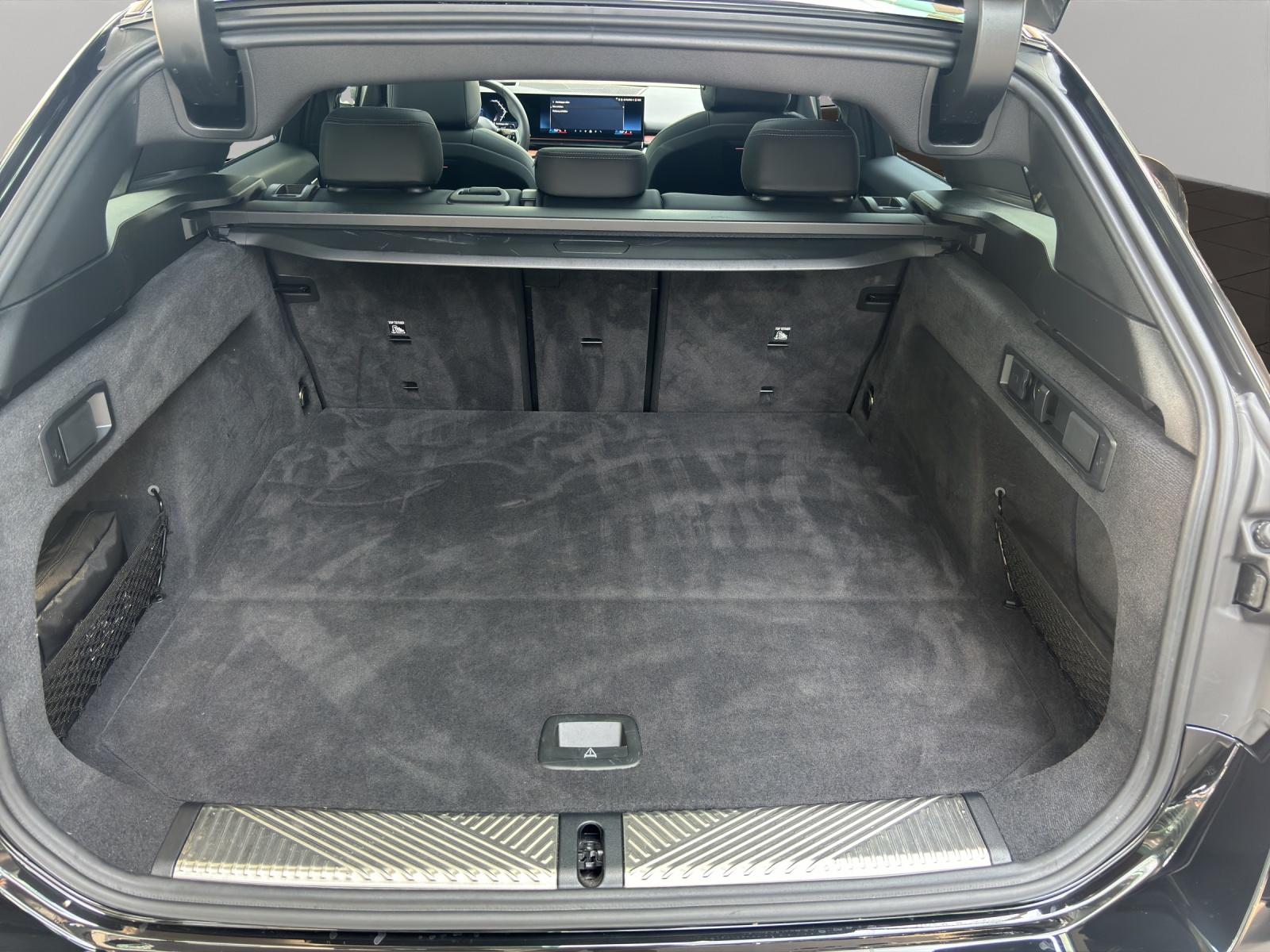BMW 520d xDrive Touring-image-22