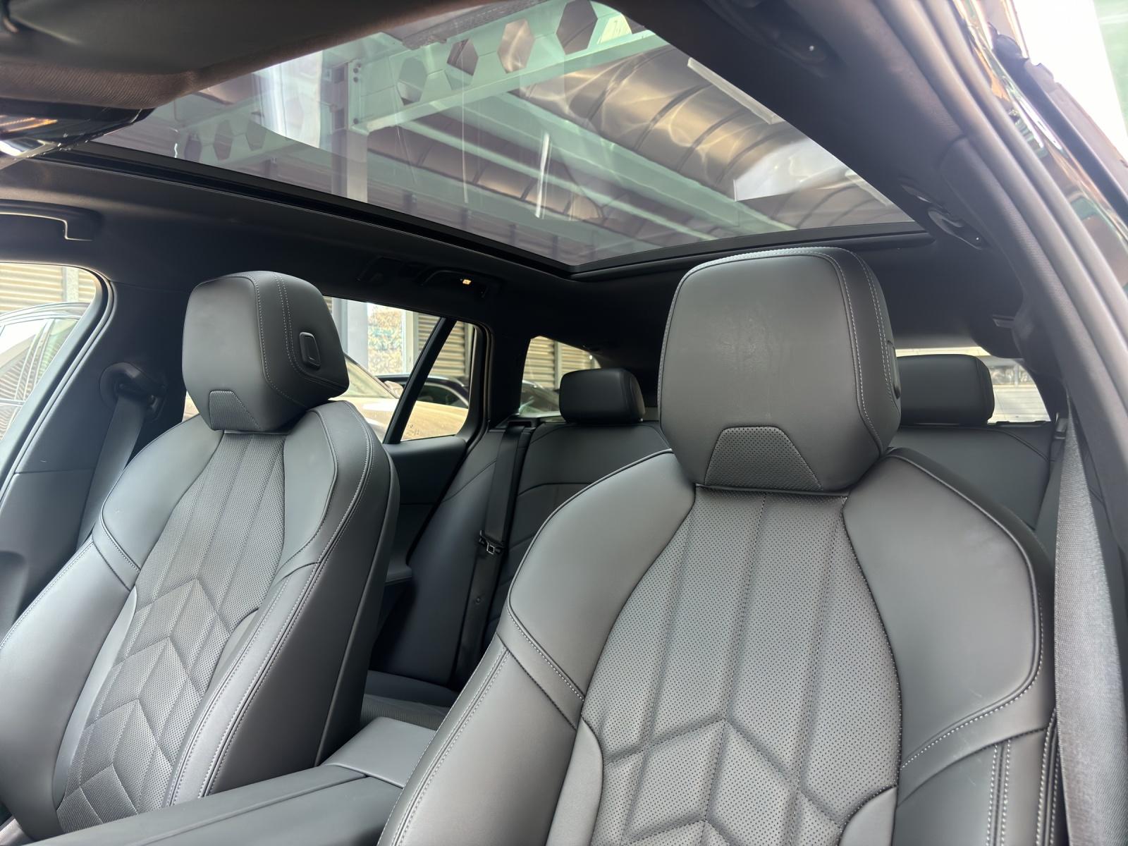 BMW 520d xDrive Touring-image-12