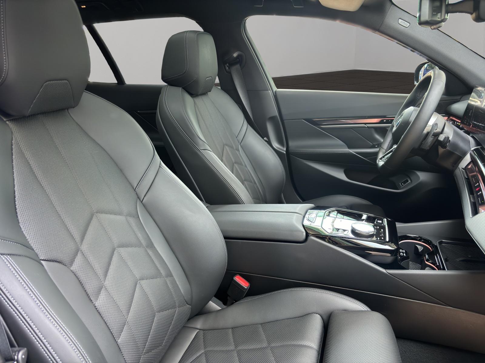 BMW 520d xDrive Touring-image-10