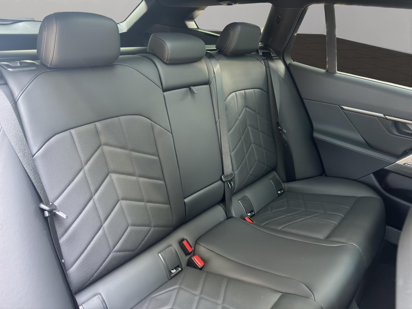 BMW 520d xDrive Touring-image-11