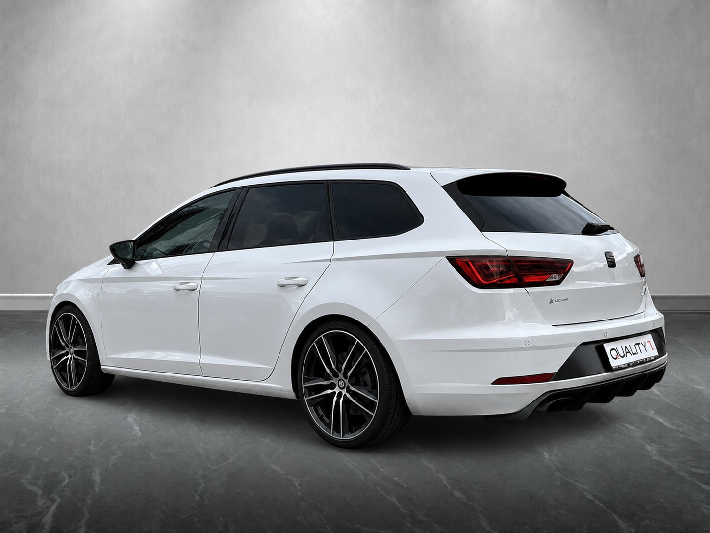 SEAT Leon ST 2.0 TSI Cupra 300 4 Drive DSG-image-2