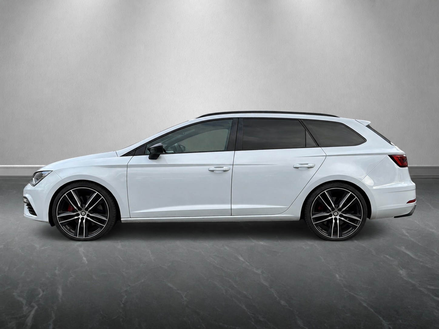 SEAT Leon ST 2.0 TSI Cupra 300 4 Drive DSG-image-1