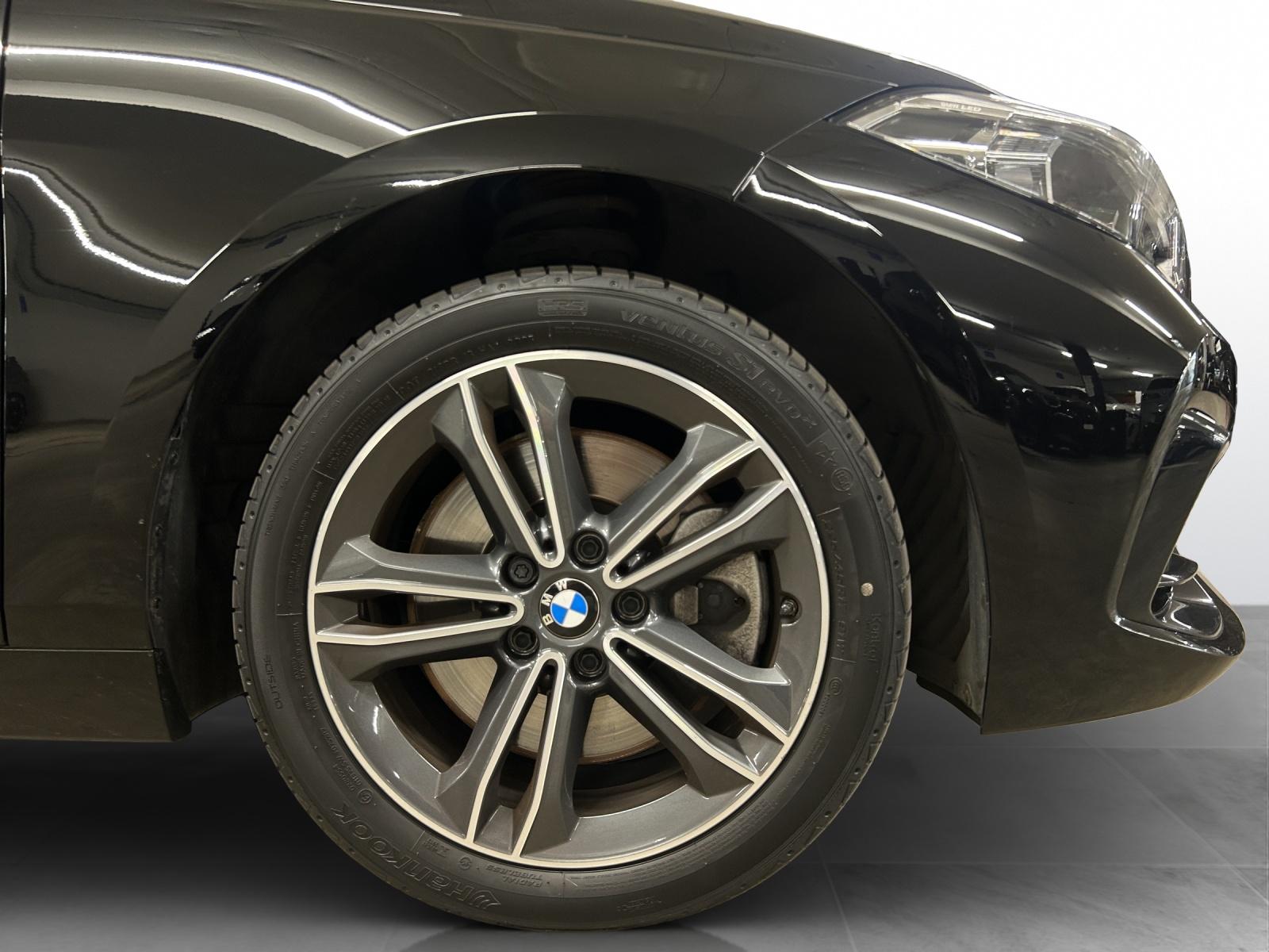 BMW 120d xDrive Steptronic Sport Line-image-8