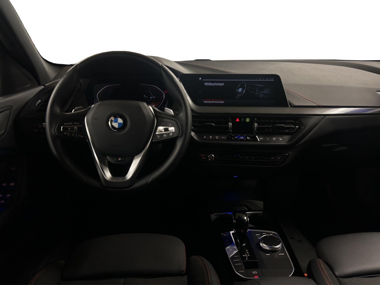 BMW 120d xDrive Steptronic Sport Line-image-17