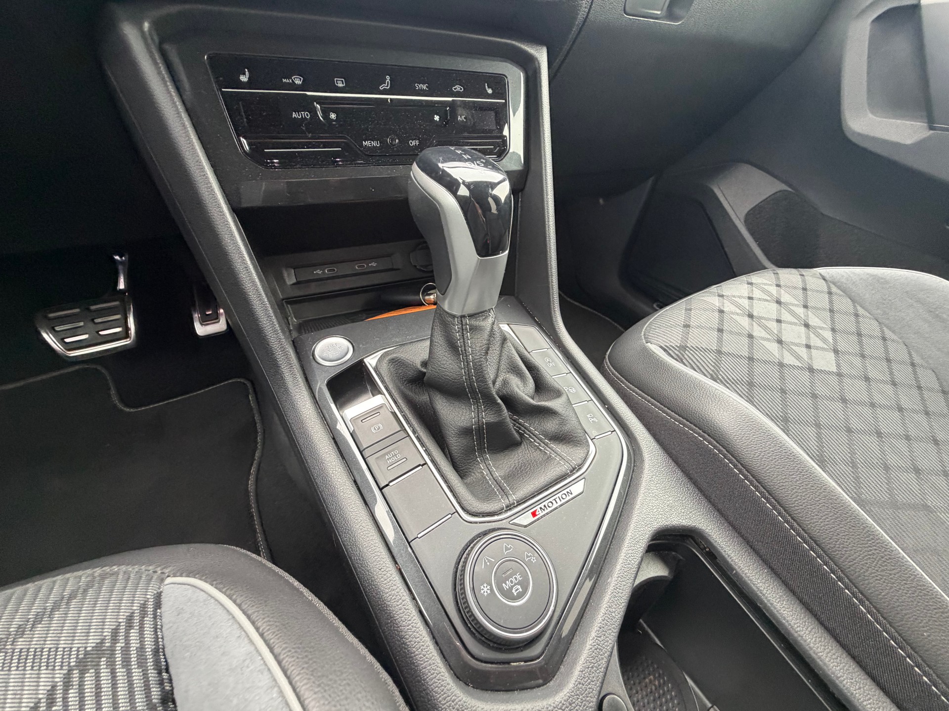 VW Tiguan 2.0TSI R-Line 4Motion DSG-image-12