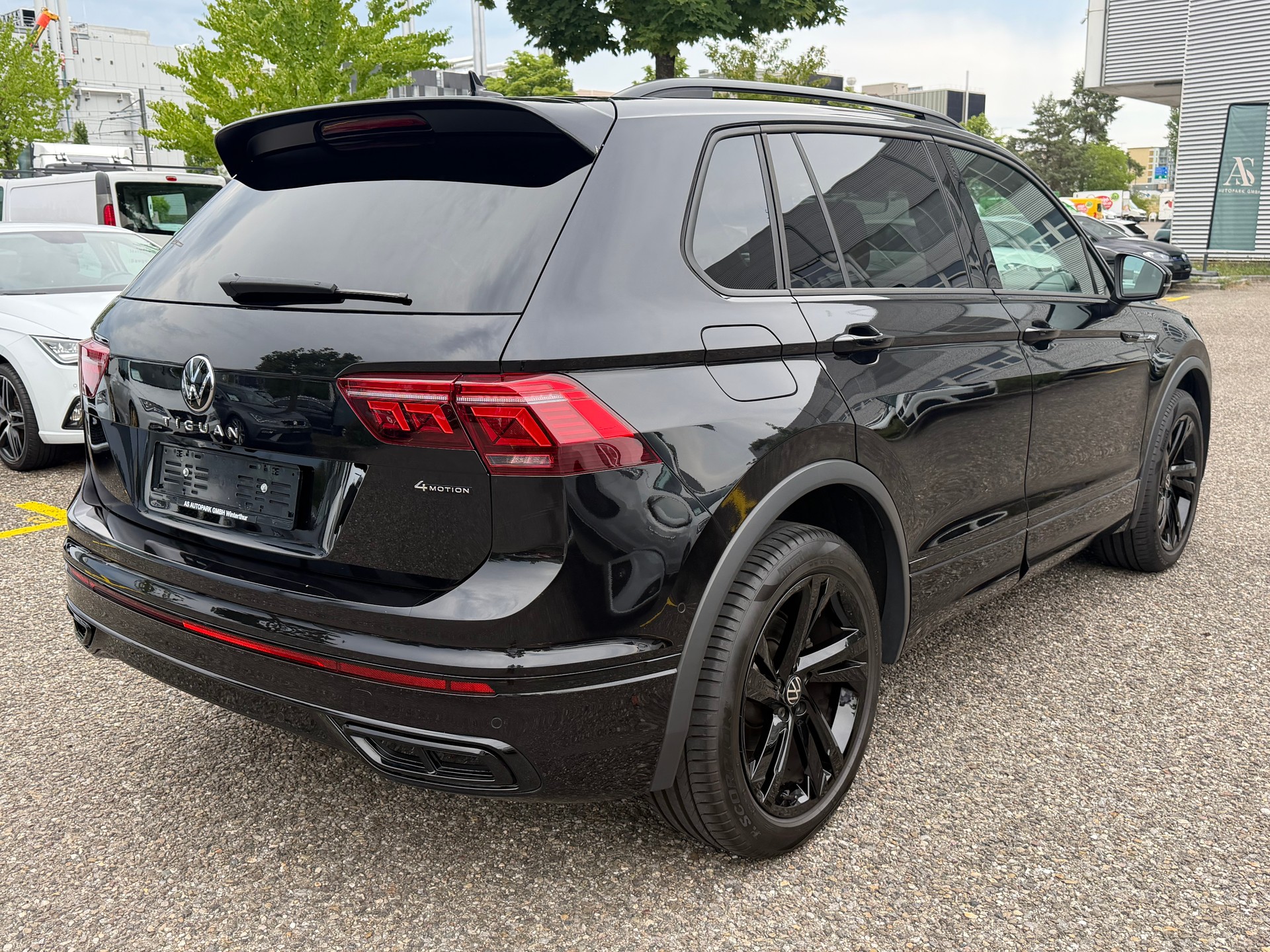 VW Tiguan 2.0TSI R-Line 4Motion DSG-image-4