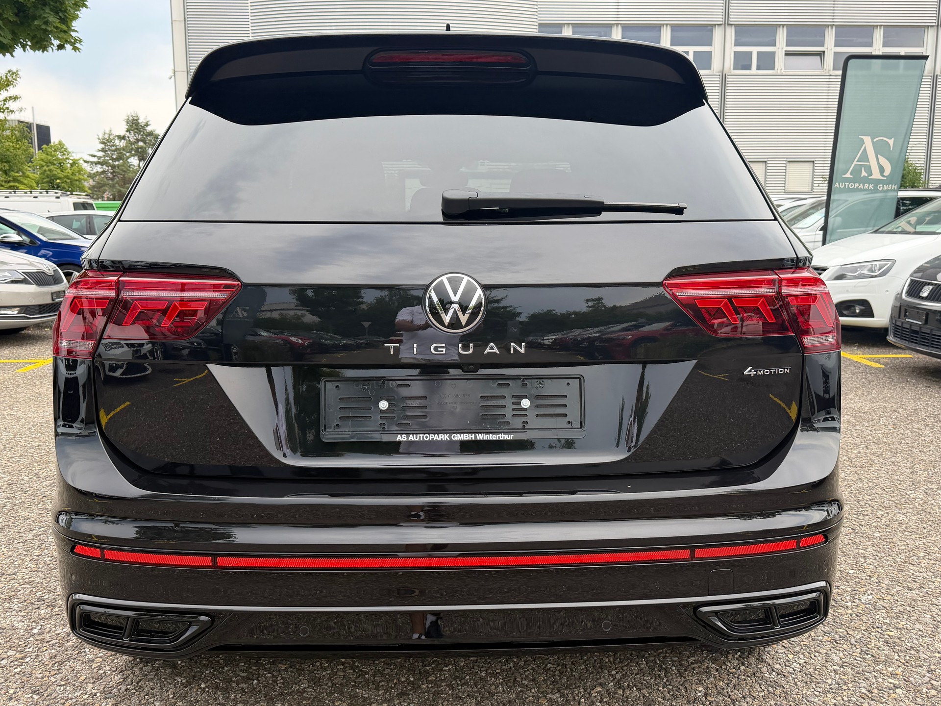 VW Tiguan 2.0TSI R-Line 4Motion DSG-image-5