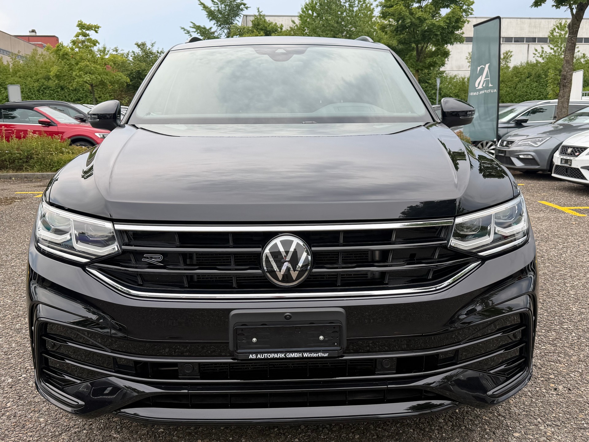 VW Tiguan 2.0TSI R-Line 4Motion DSG-showroom-element-1