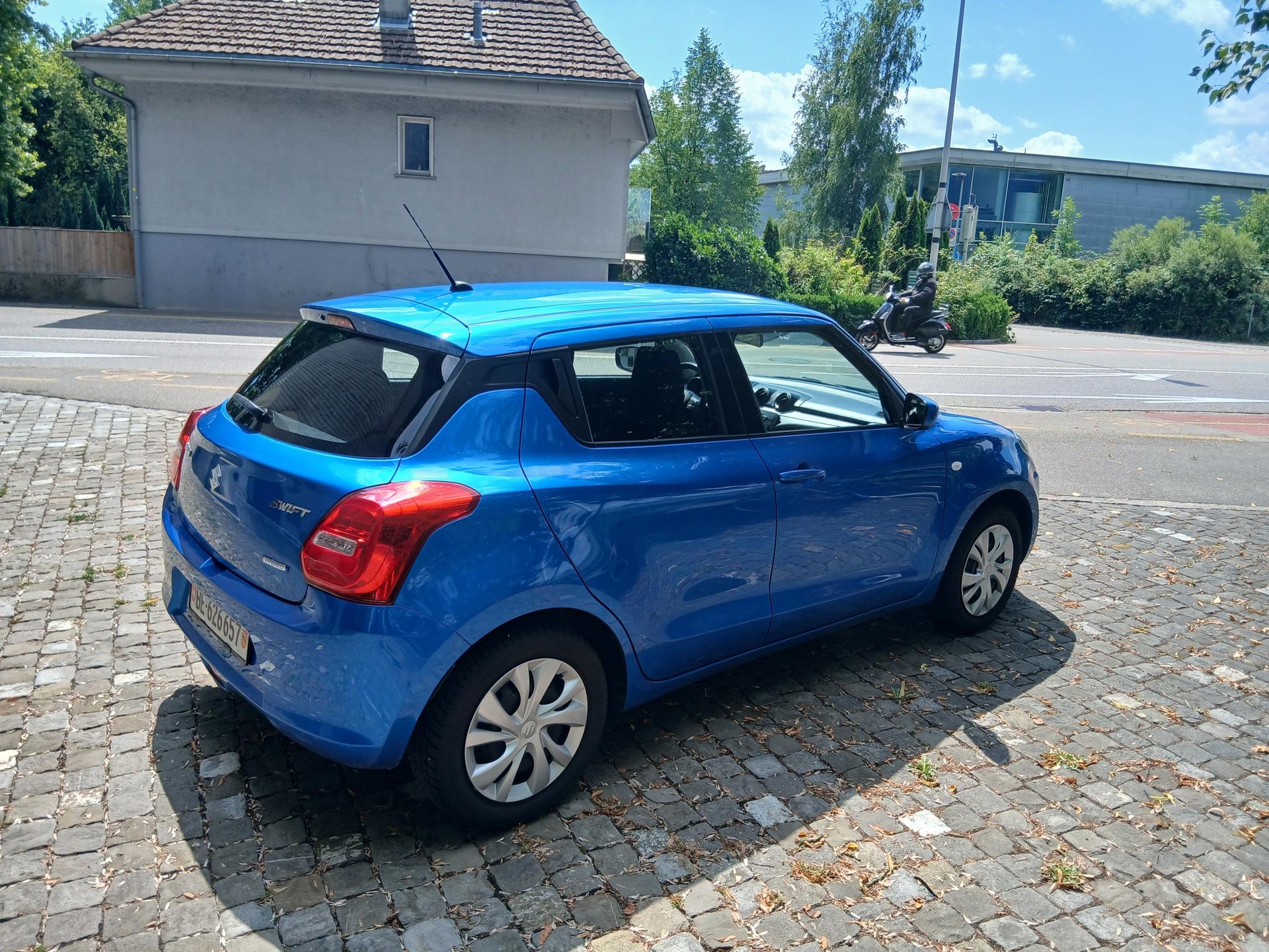 SUZUKI 1.2 Compact Top Hybrid-image-1