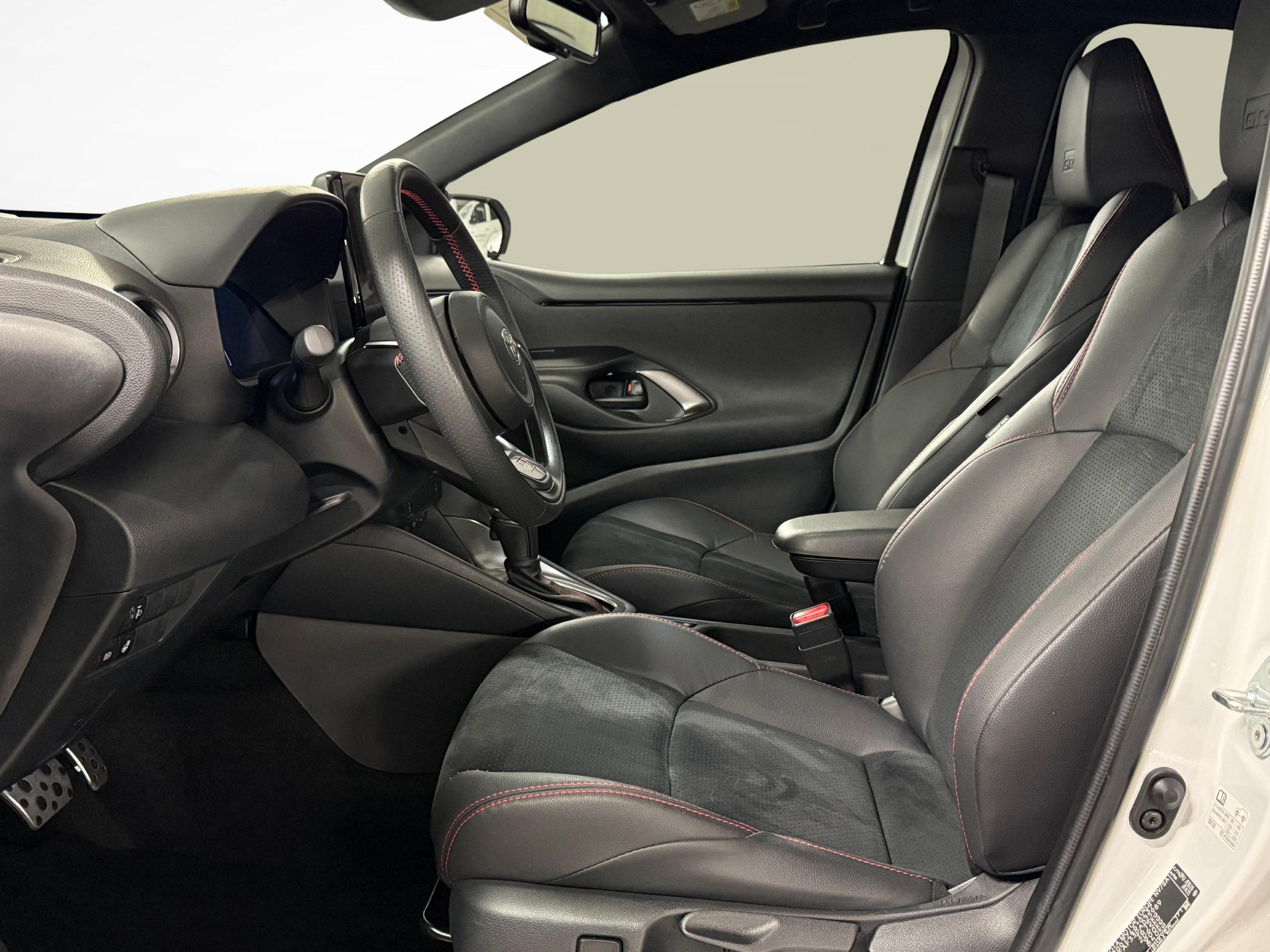 TOYOTA Yaris 1.5 VVT-i HSD GR Sport-image-9