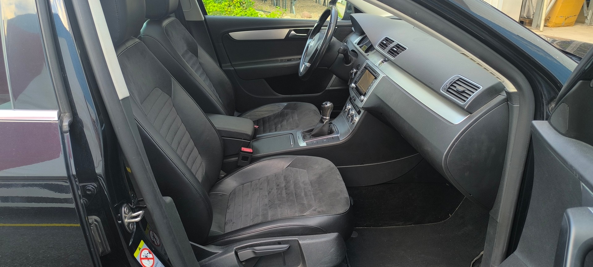 VW Passat Variant 2.0 TDI BMT Highline 4M-image-12