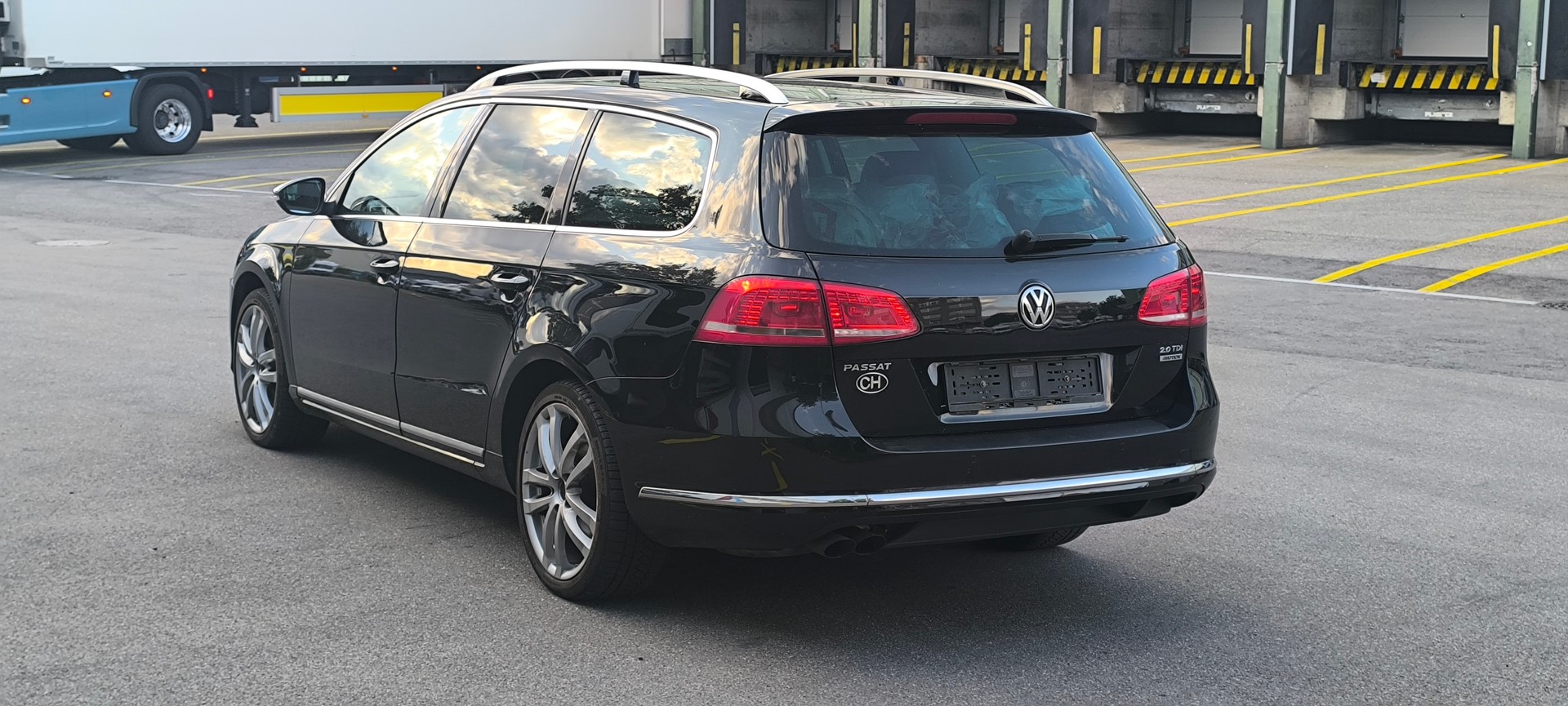 VW Passat Variant 2.0 TDI BMT Highline 4M-image-3