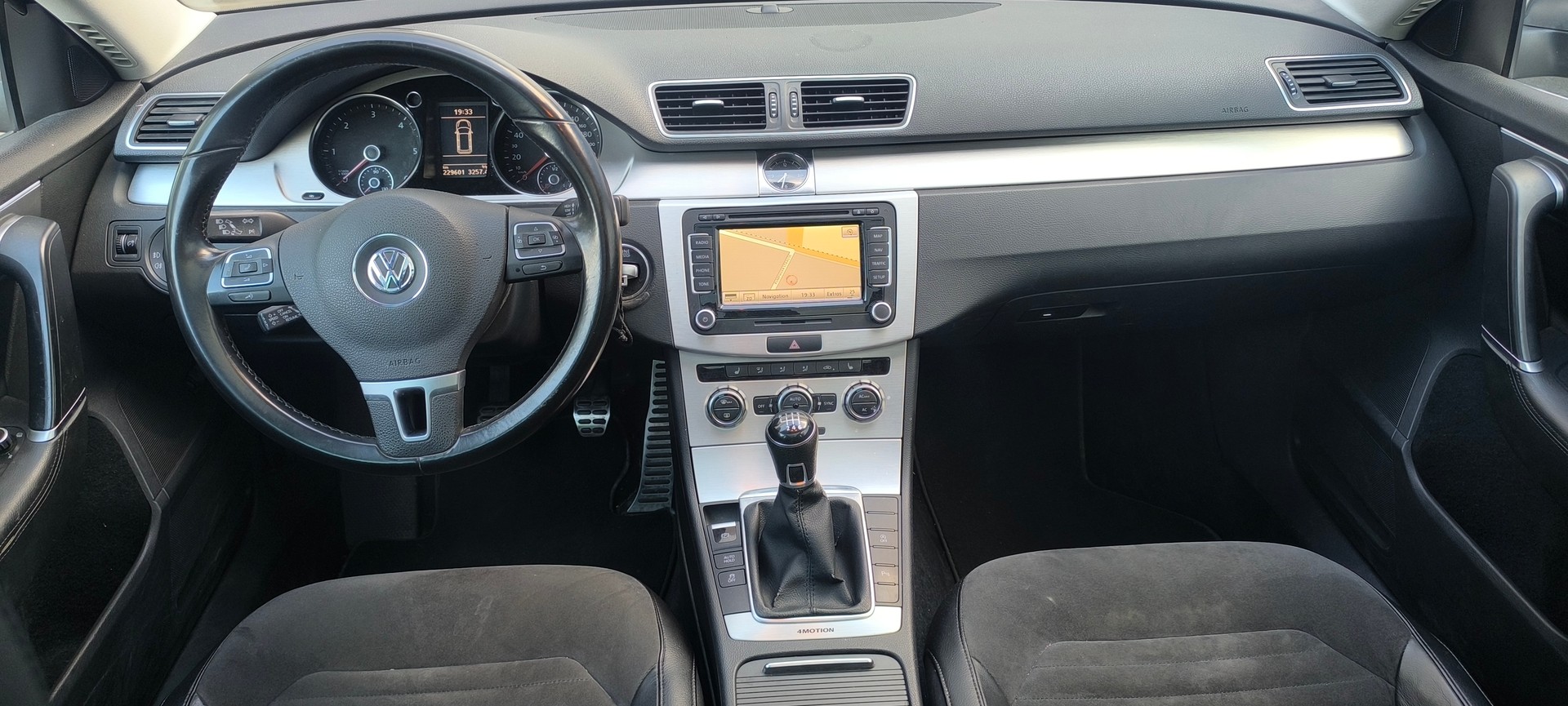 VW Passat Variant 2.0 TDI BMT Highline 4M-image-10