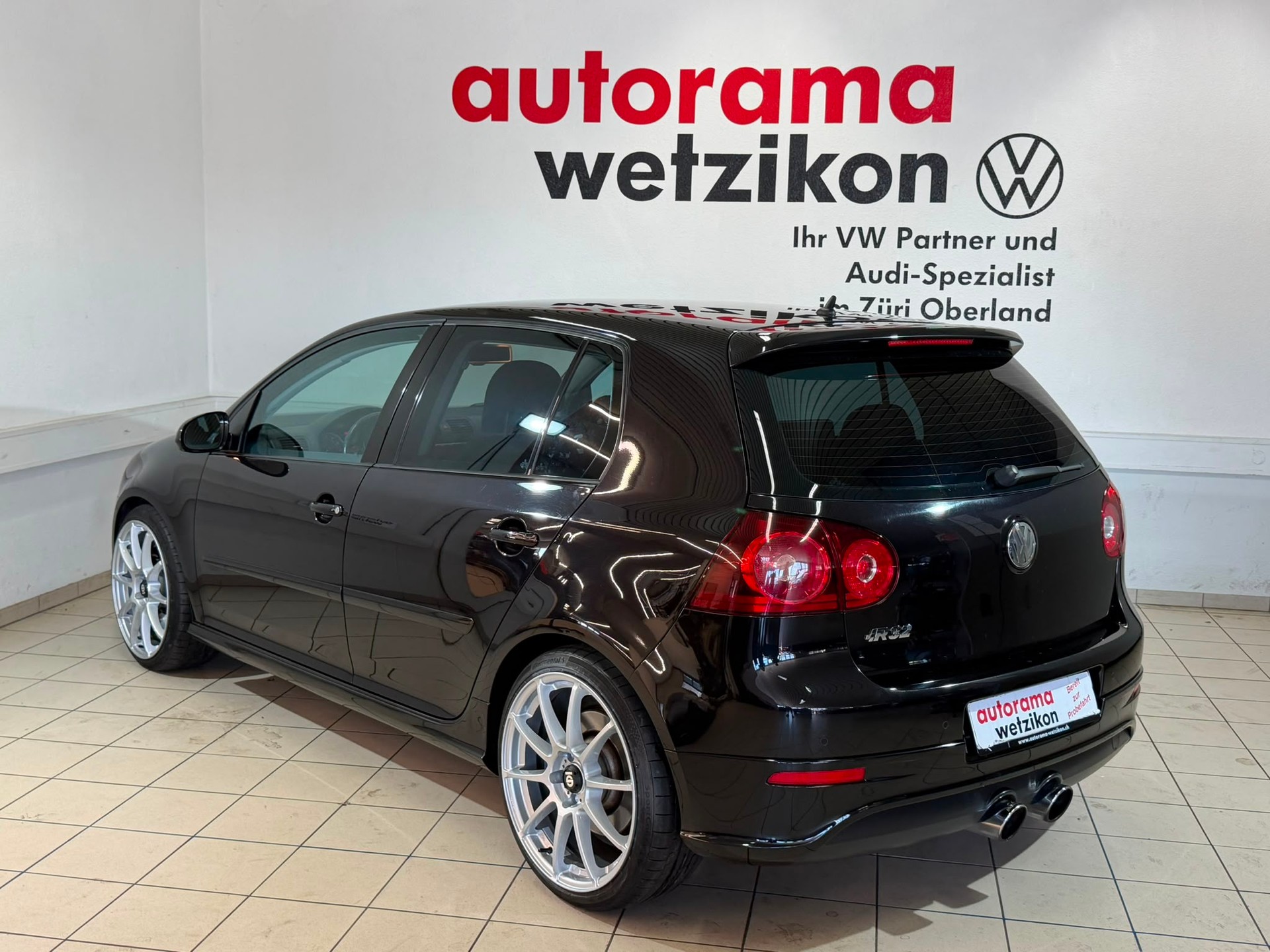 VW Golf R32 4Motion-showroom-element-2
