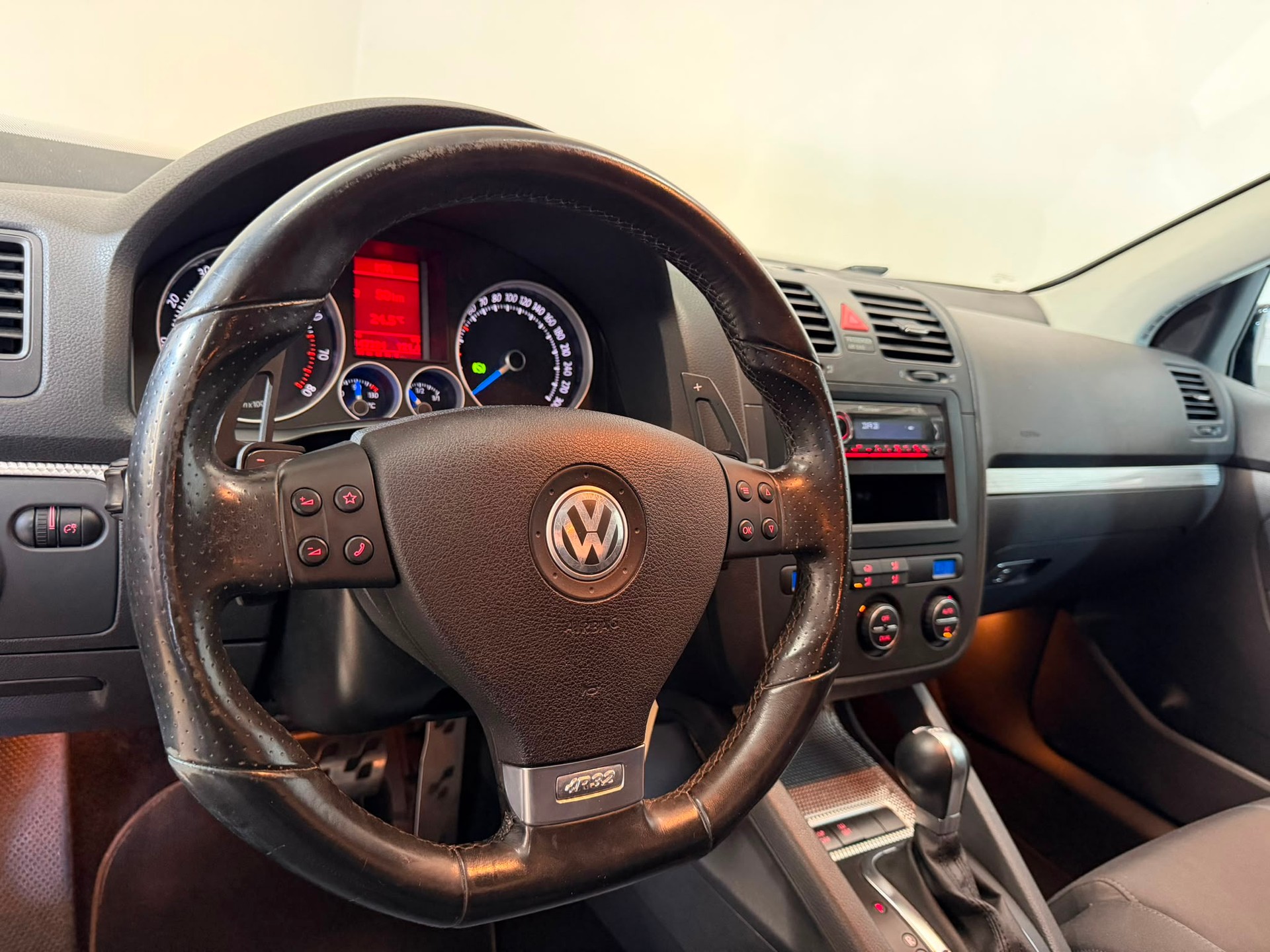 VW Golf R32 4Motion-image-5
