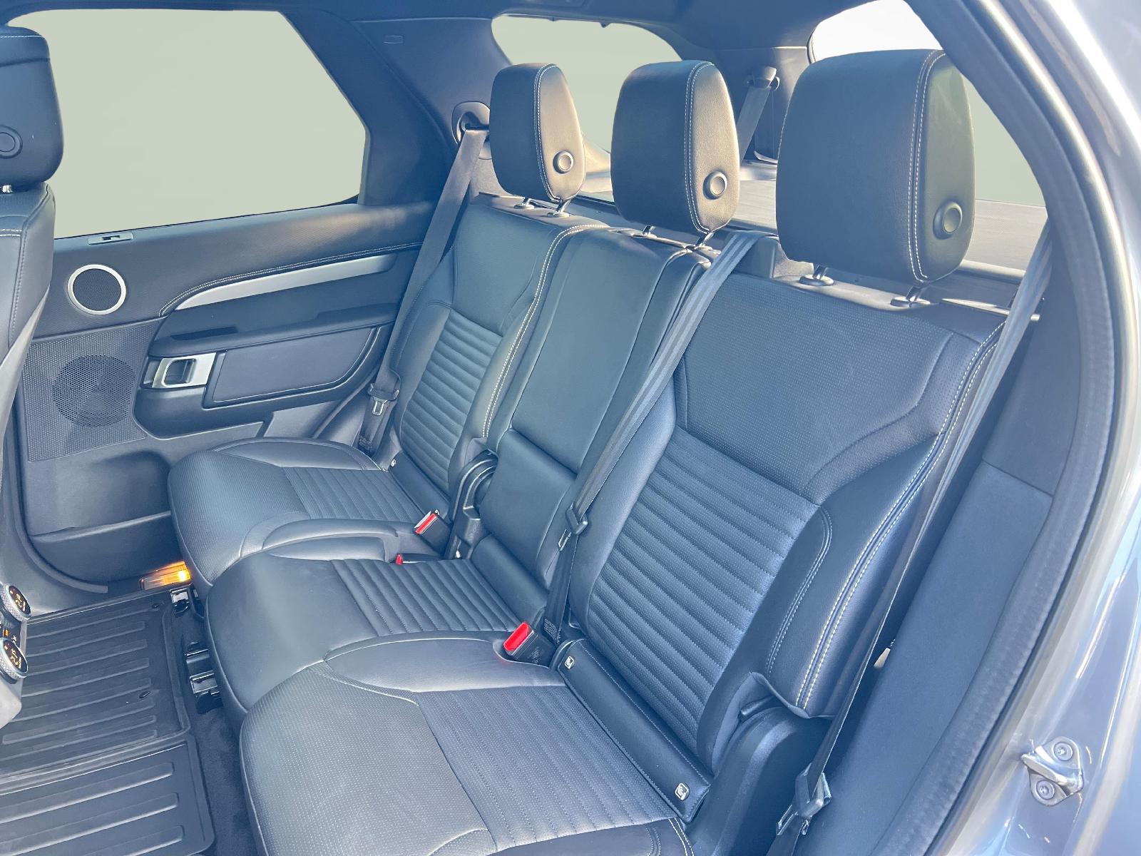 LAND ROVER Discovery 3.0 D I6 300 Dynamic SE-image-10