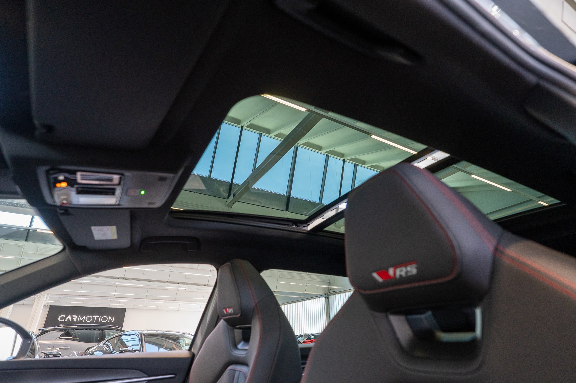 SKODA Kodiaq 2.0 TSI RS / Panorama-Schiebedach / Head-Up Display / Anhängerkupplung-image-14
