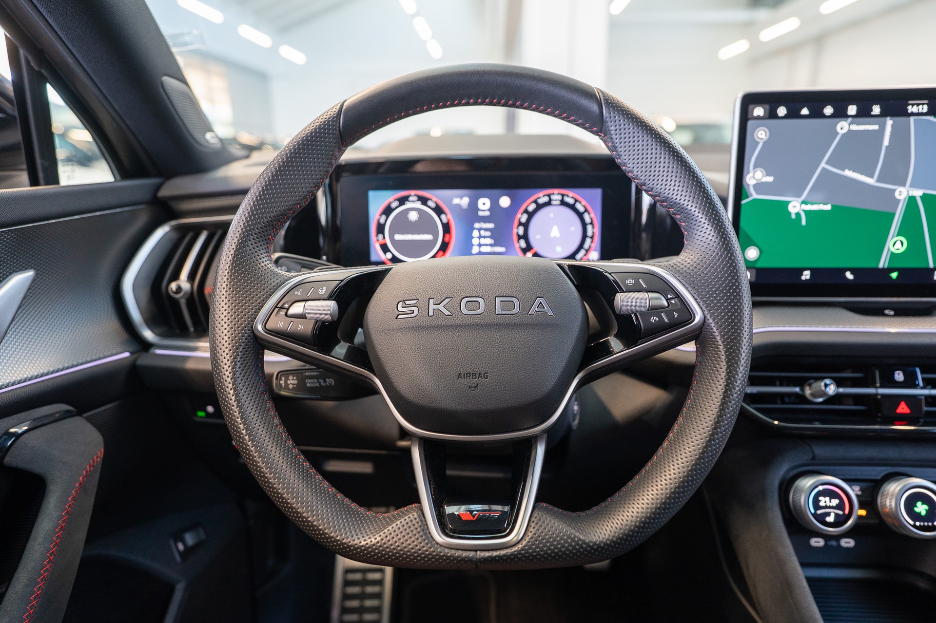 SKODA Kodiaq 2.0 TSI RS / Panorama-Schiebedach / Head-Up Display / Anhängerkupplung-image-20