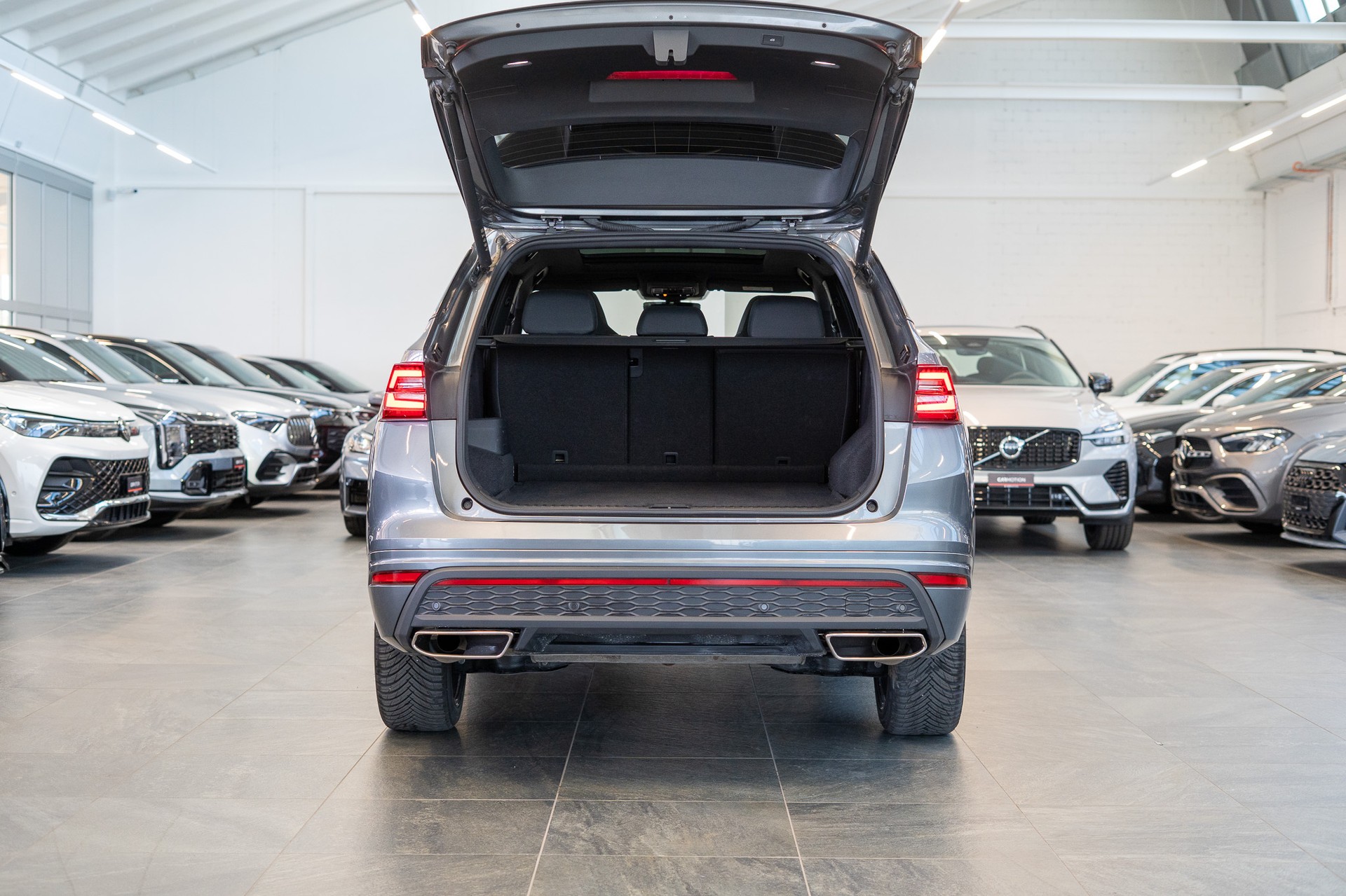SKODA Kodiaq 2.0 TSI RS / Panorama-Schiebedach / Head-Up Display / Anhängerkupplung-image-5