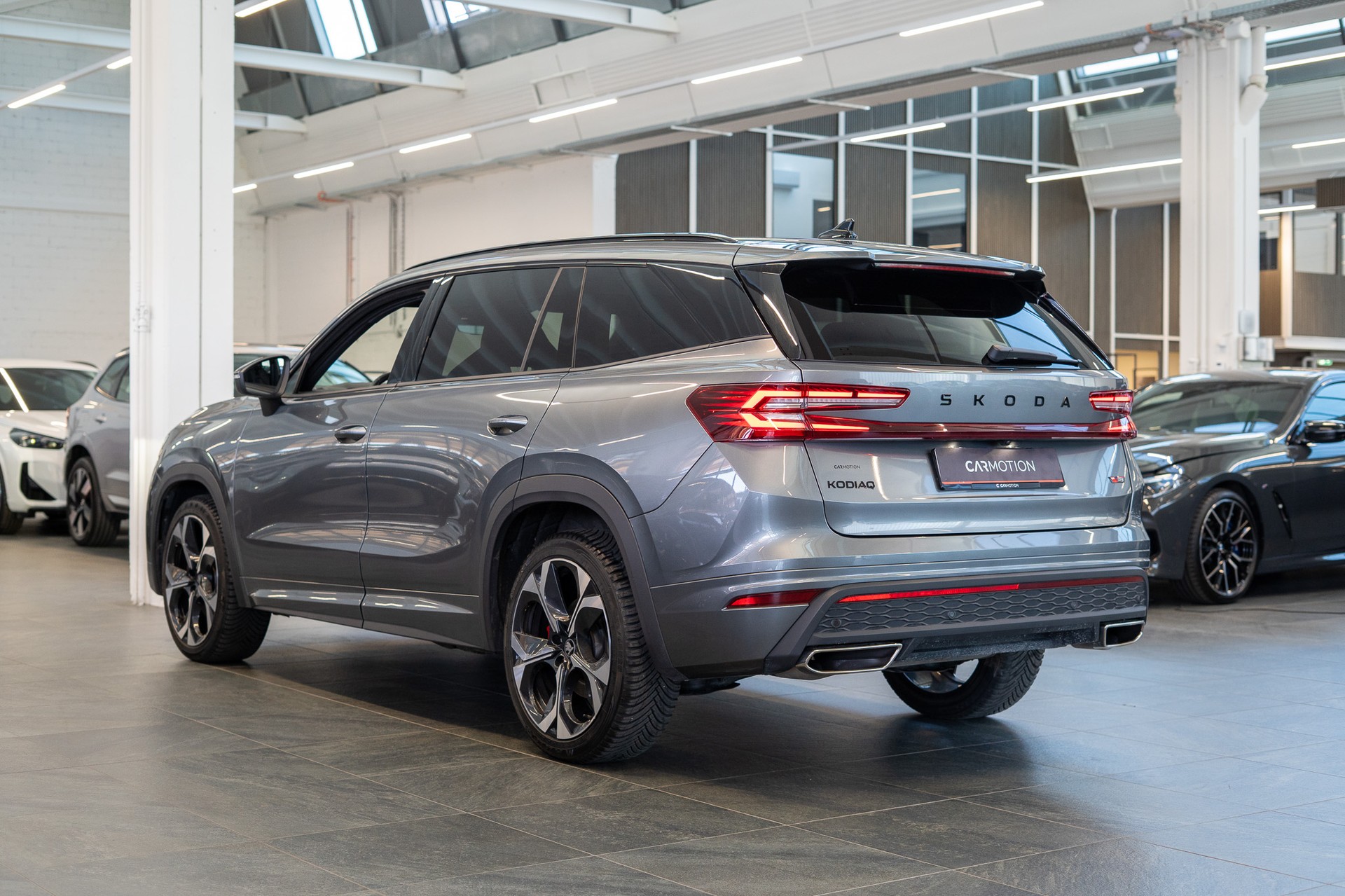 SKODA Kodiaq 2.0 TSI RS / Panorama-Schiebedach / Head-Up Display / Anhängerkupplung-showroom-element-3