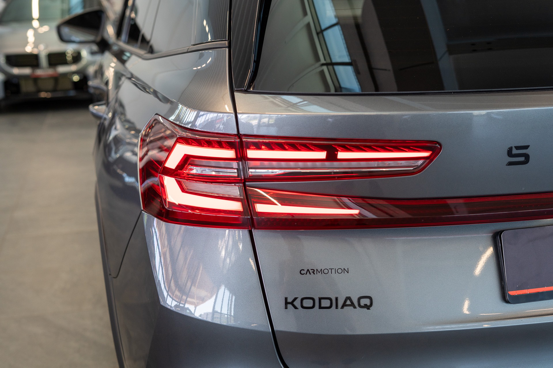 SKODA Kodiaq 2.0 TSI RS / Panorama-Schiebedach / Head-Up Display / Anhängerkupplung-image-7