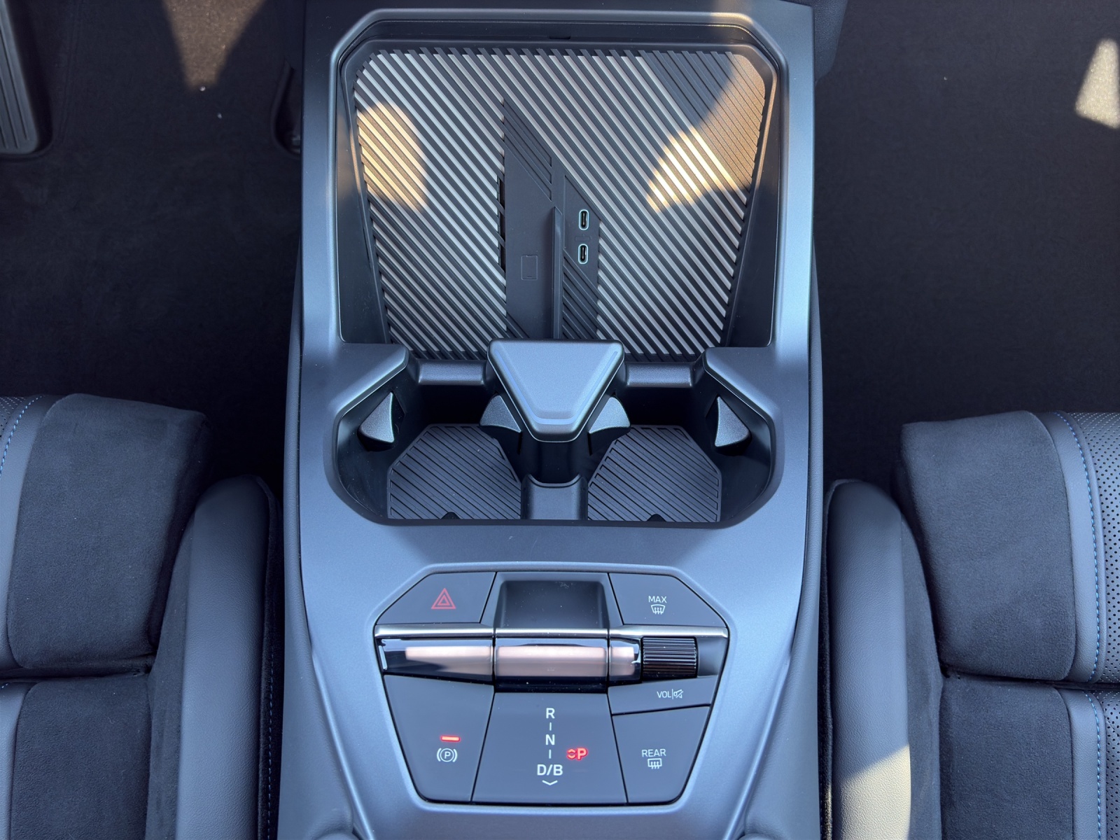 BMW iX3 50 xDrive-image-17
