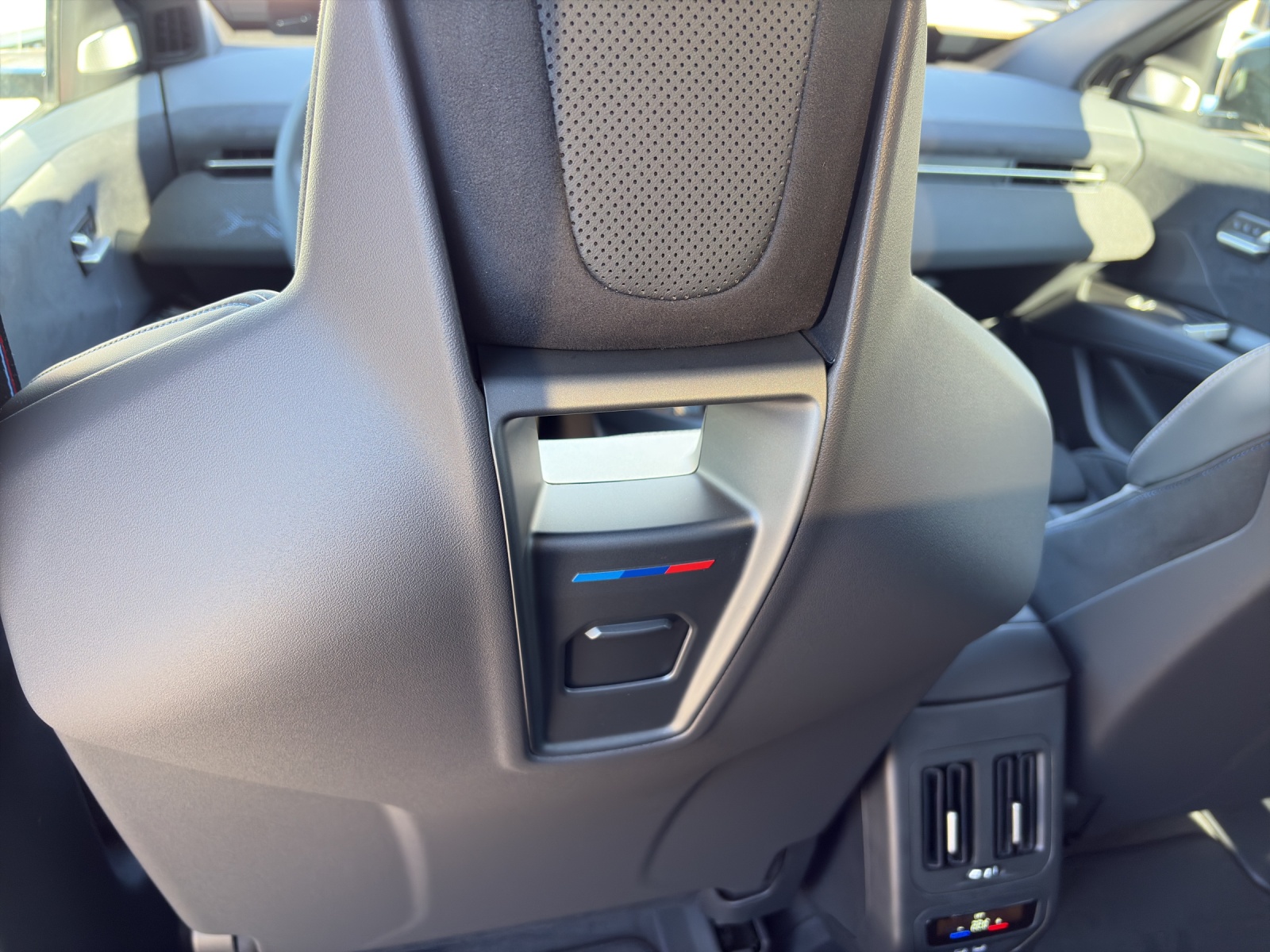 BMW iX3 50 xDrive-image-18