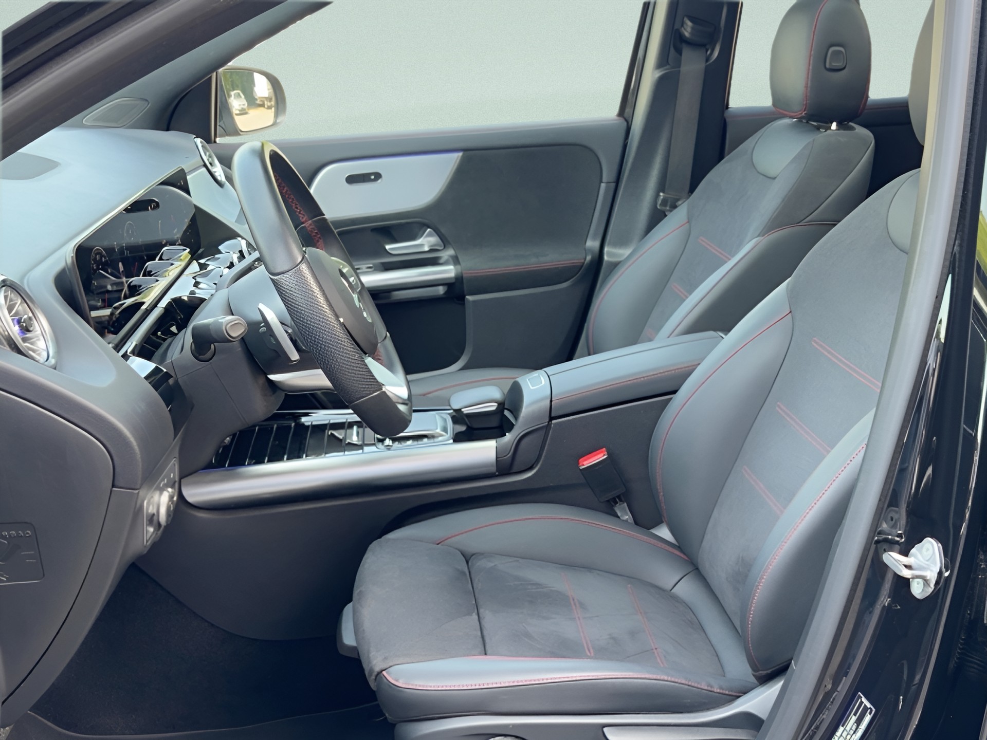 MERCEDES-BENZ GLA 250 4Matic AMG Line 8G-DCT-image-9