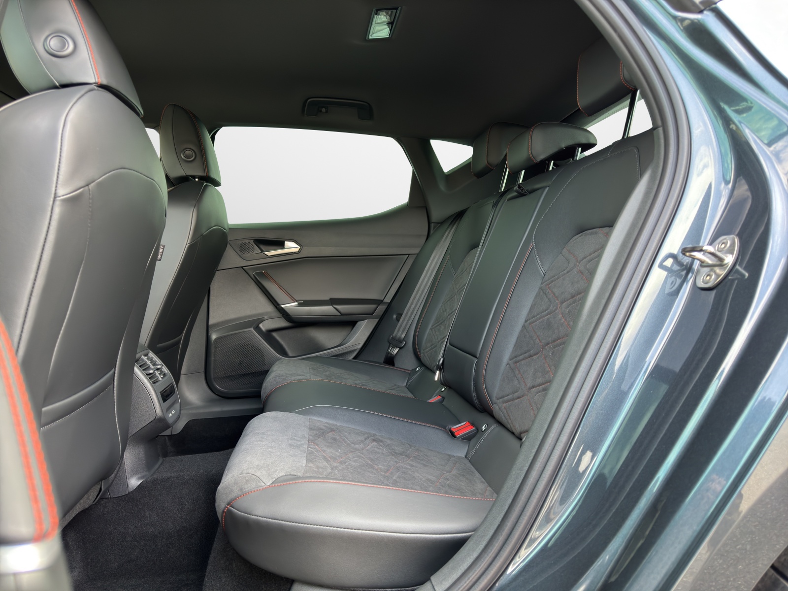 SEAT Leon 1.5 eTSI 150 Move FR DSG-image-5