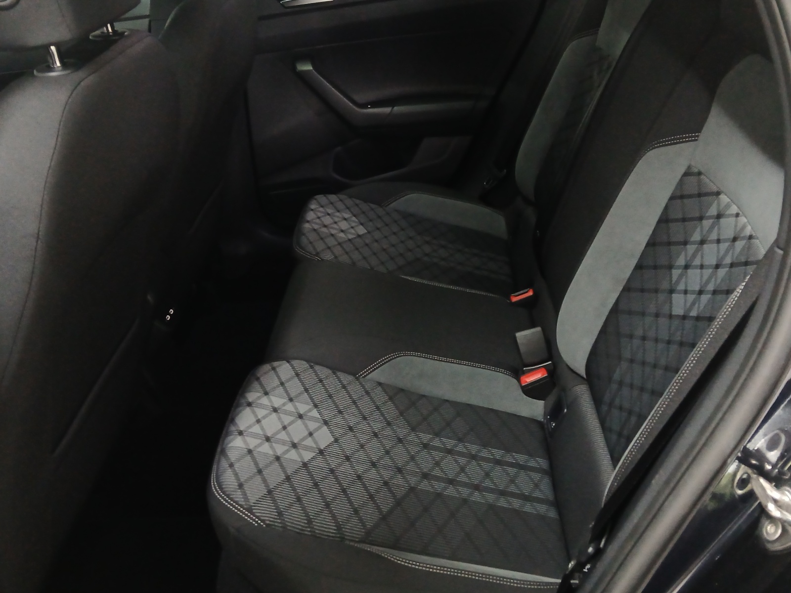 VW Taigo 1.0 TSI R-Line DSG-image-11