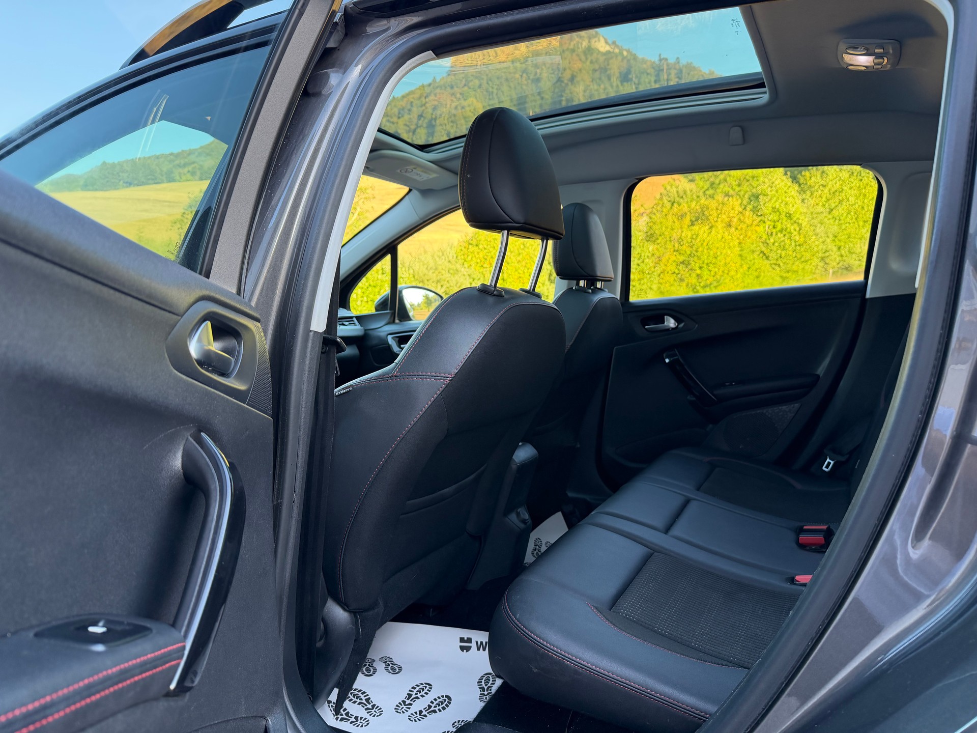 PEUGEOT 2008 1.2 PureTech GT Line EAT6-image-9