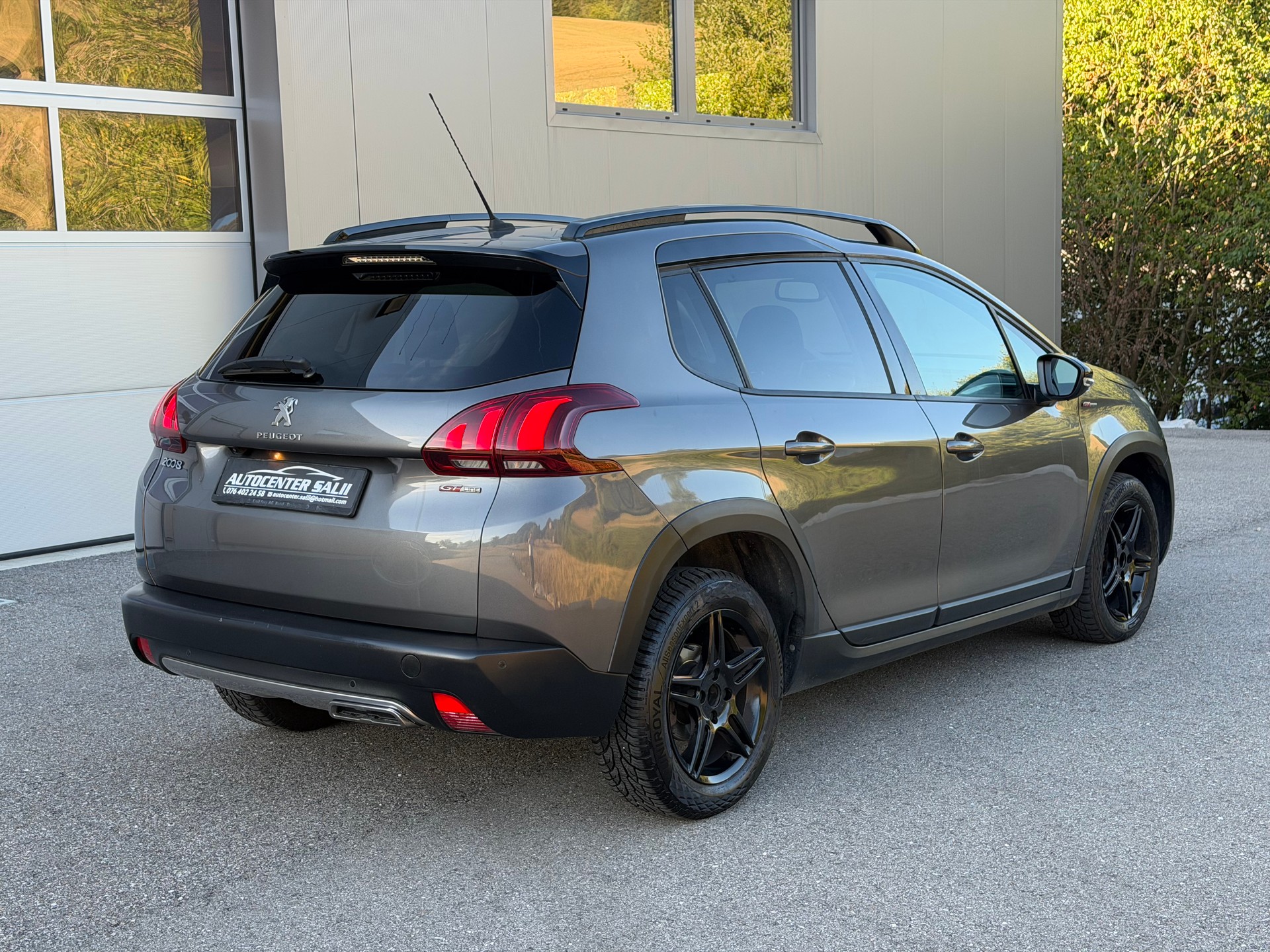 PEUGEOT 2008 1.2 PureTech GT Line EAT6-image-4